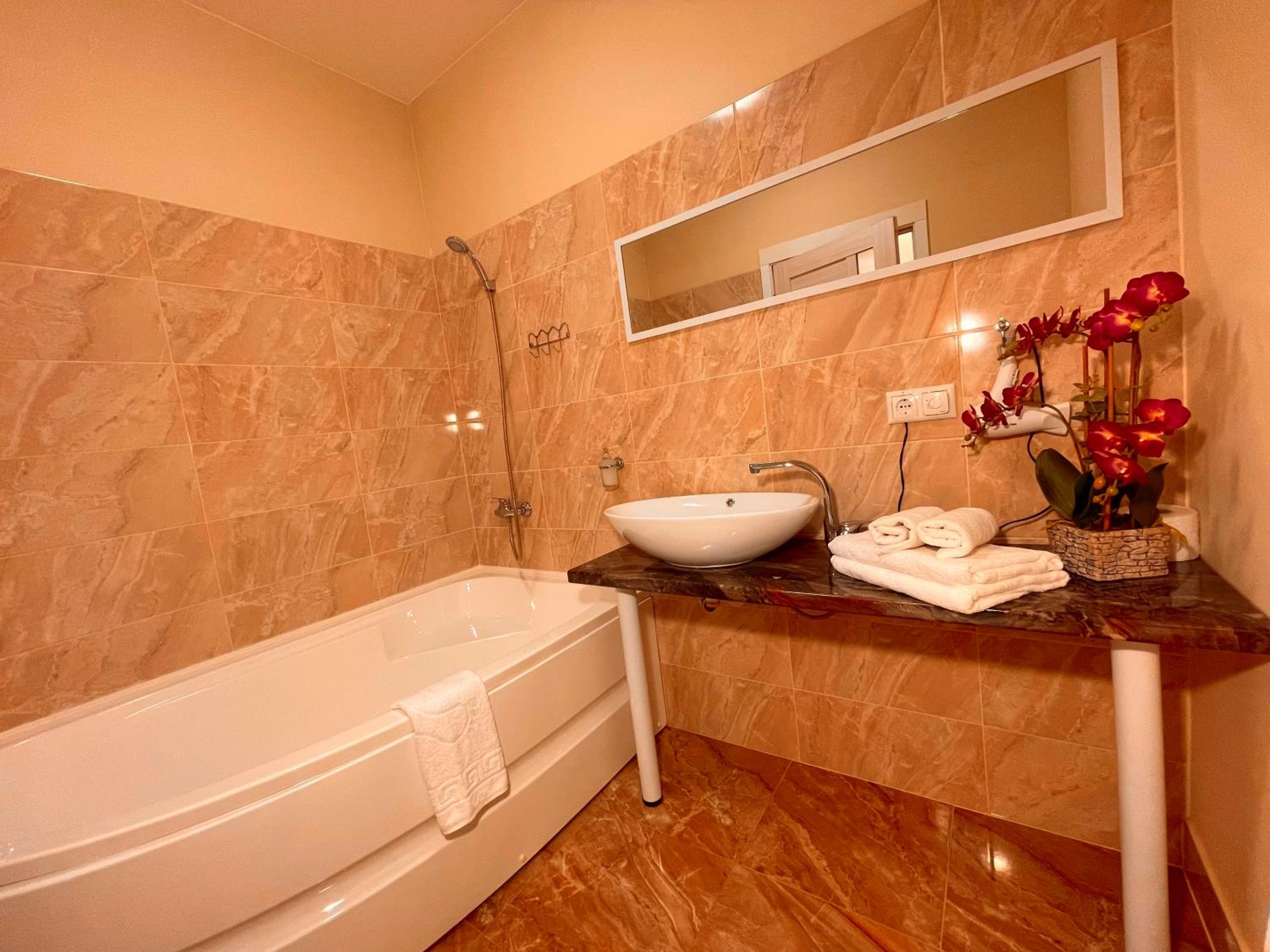 Premium Quadruple Room with Spa Package - Photo 8