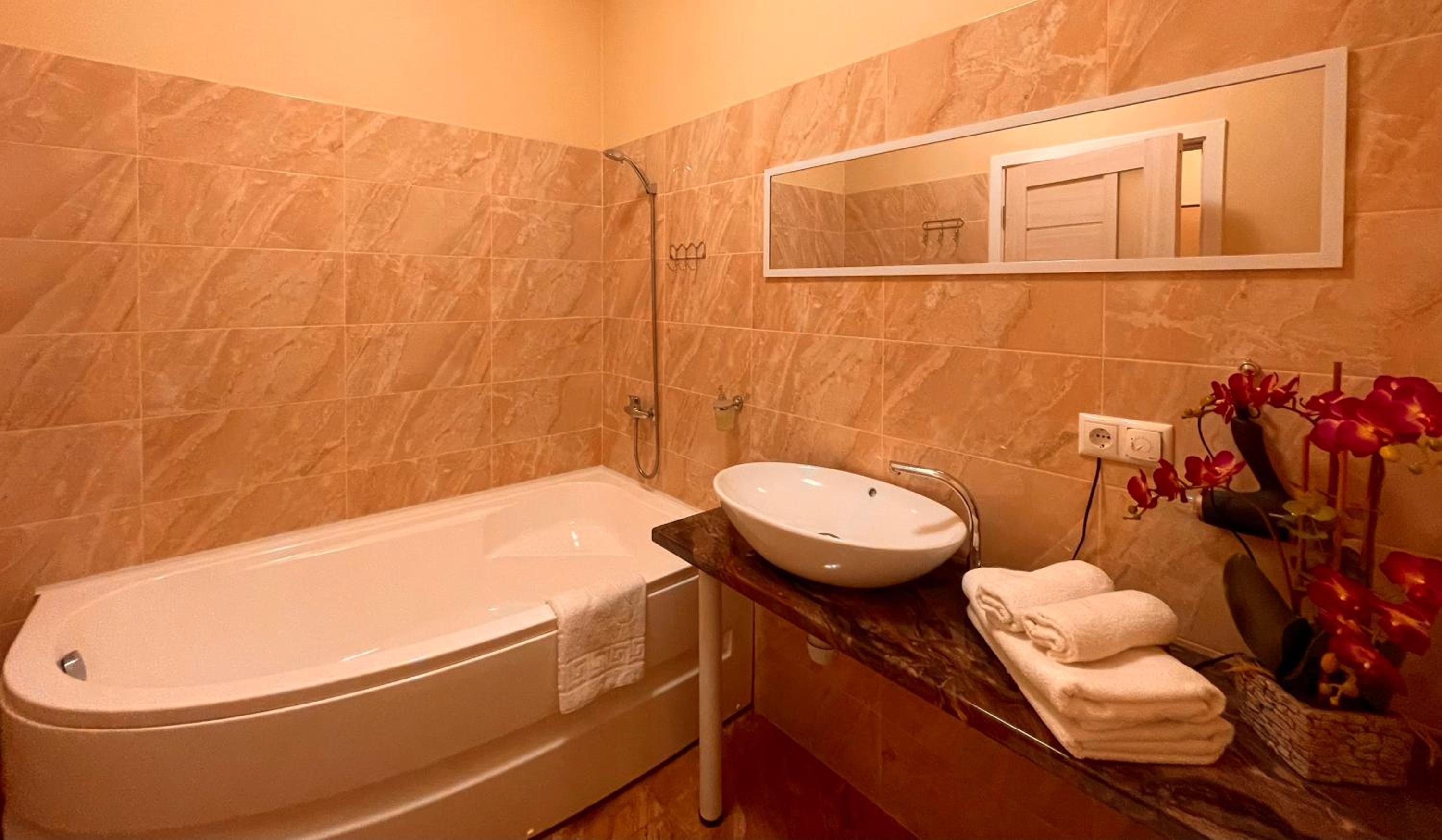 Double Room - Photo 5