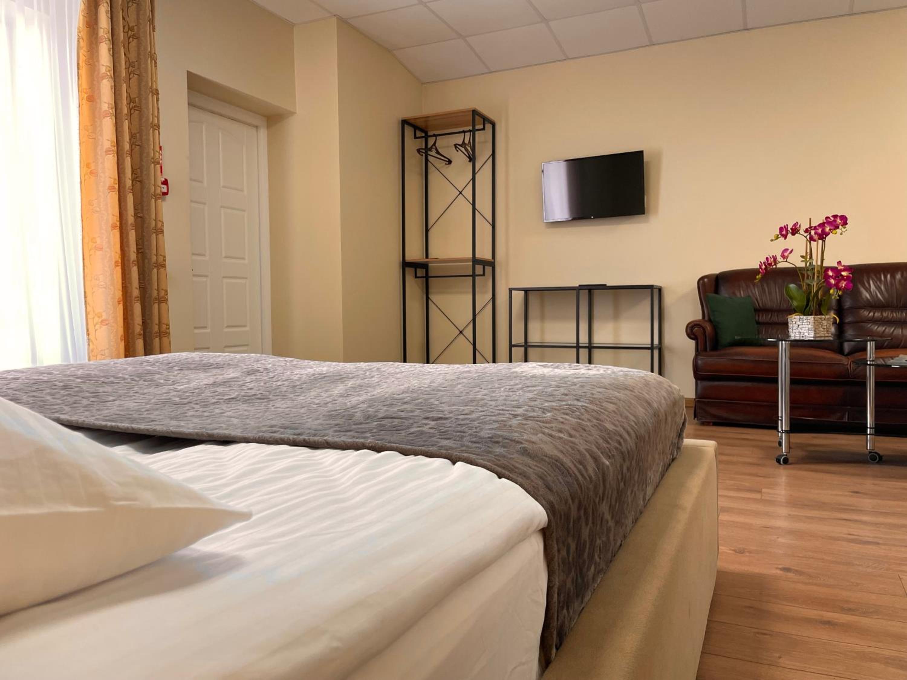 Twin Room - Photo 2