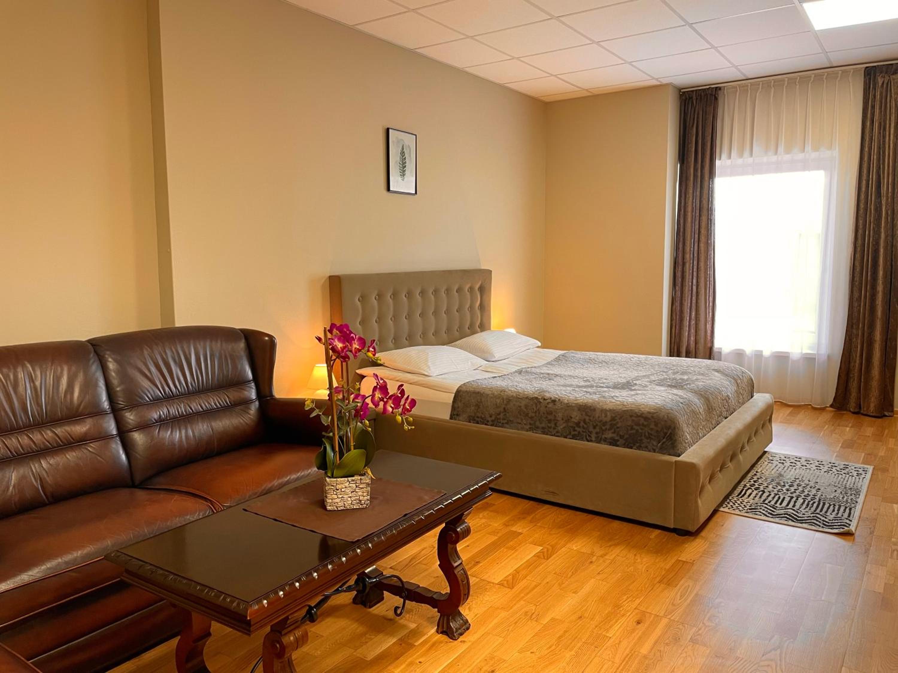 Double Room - Photo 6