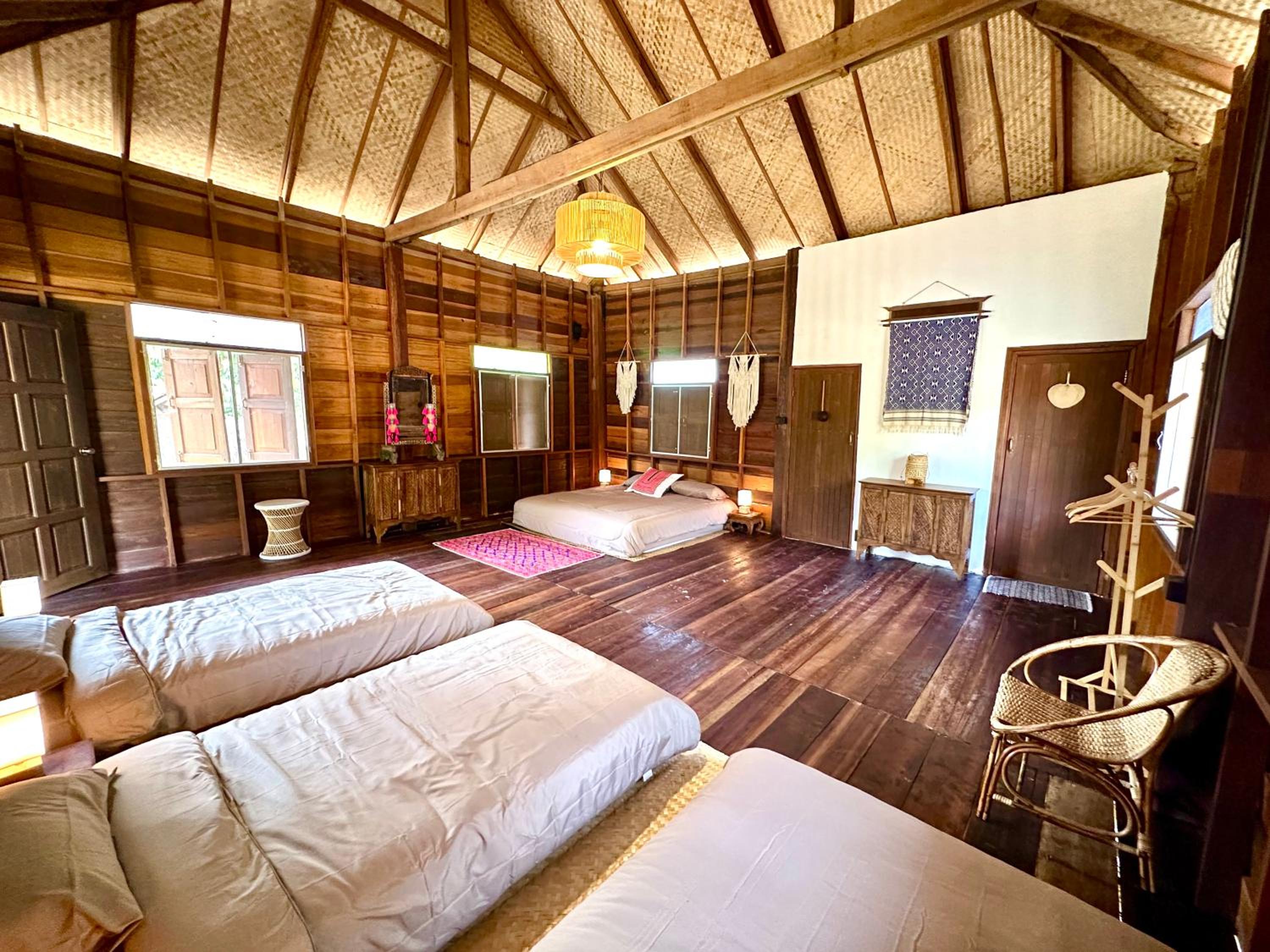 Family Room with Garden View - Photo 4