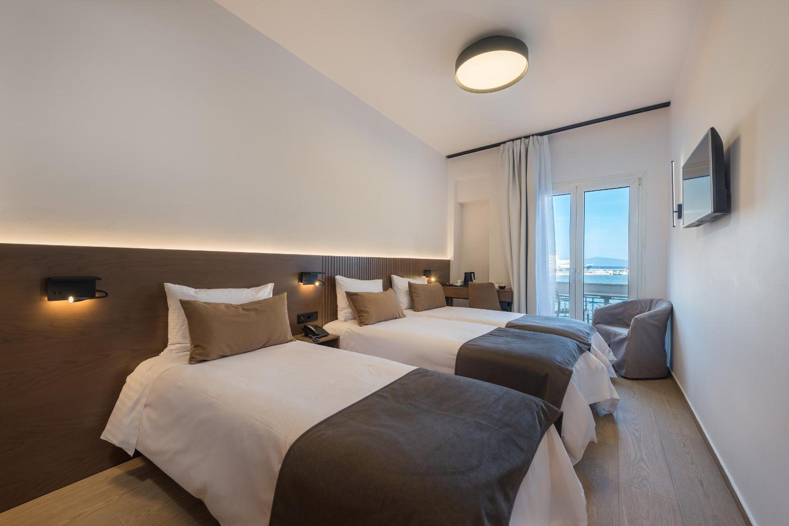 Superior Triple Room with Sea View photo 2