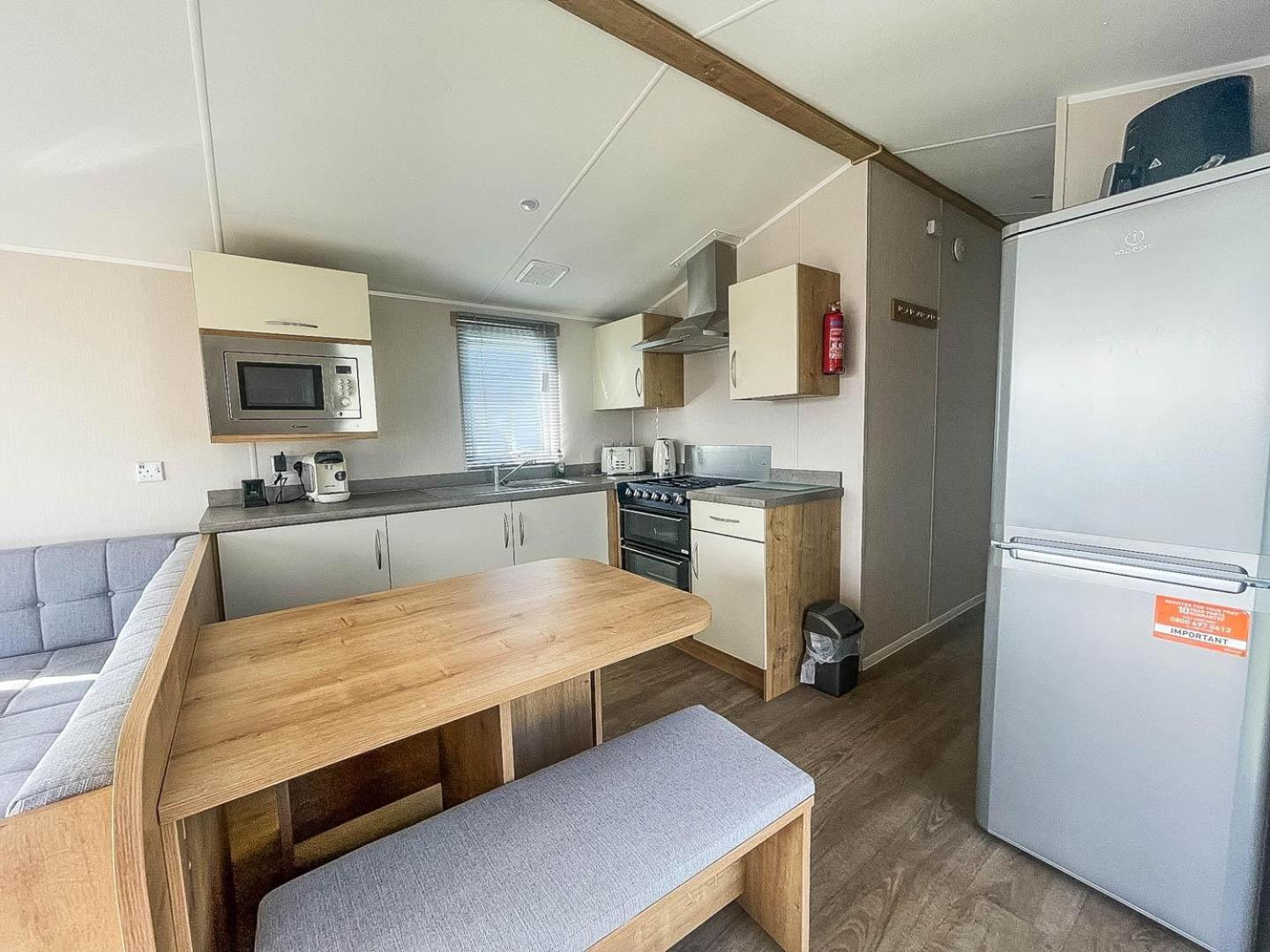 Mobile Home photo 3