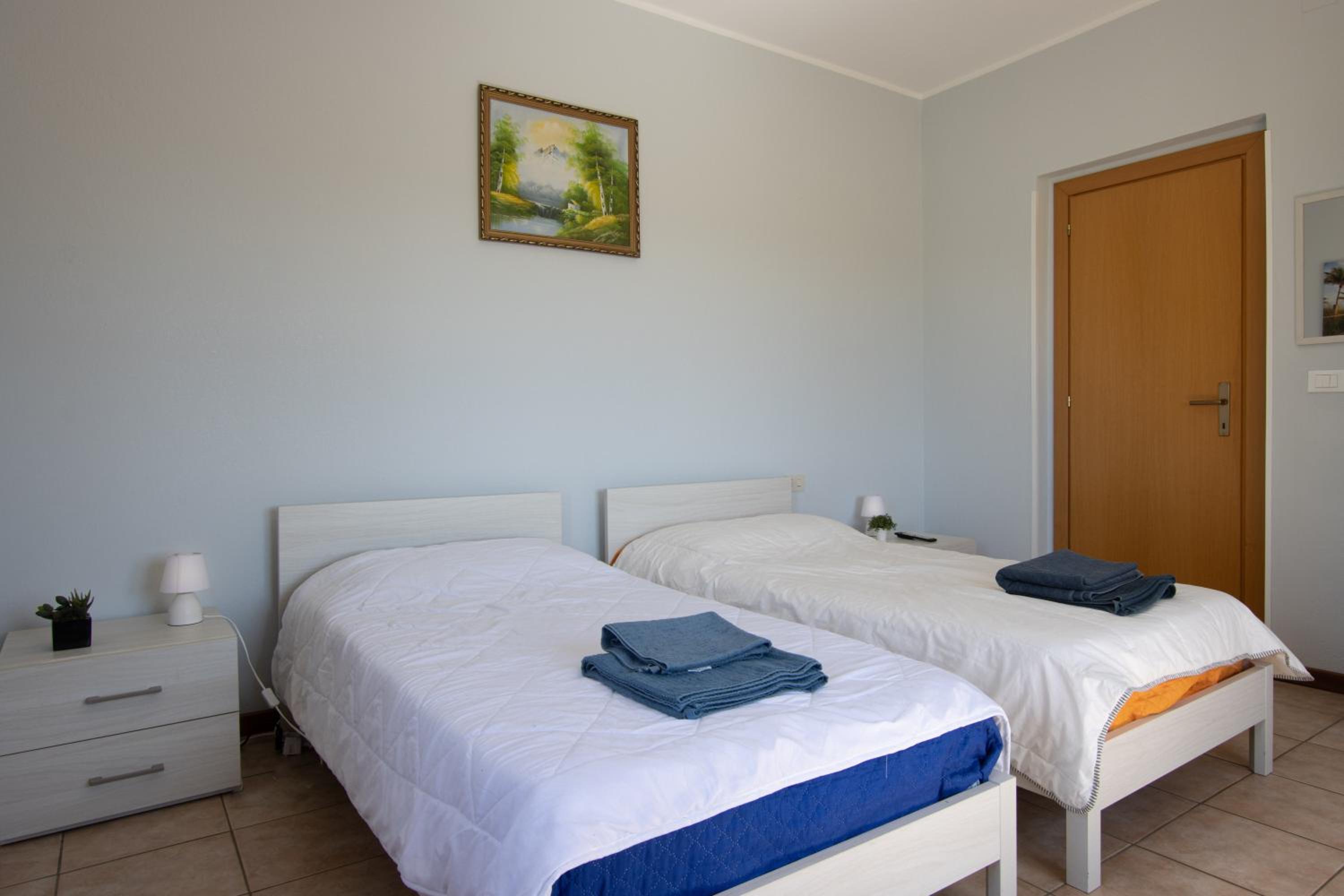Twin Room with Shared Toilet photo 1