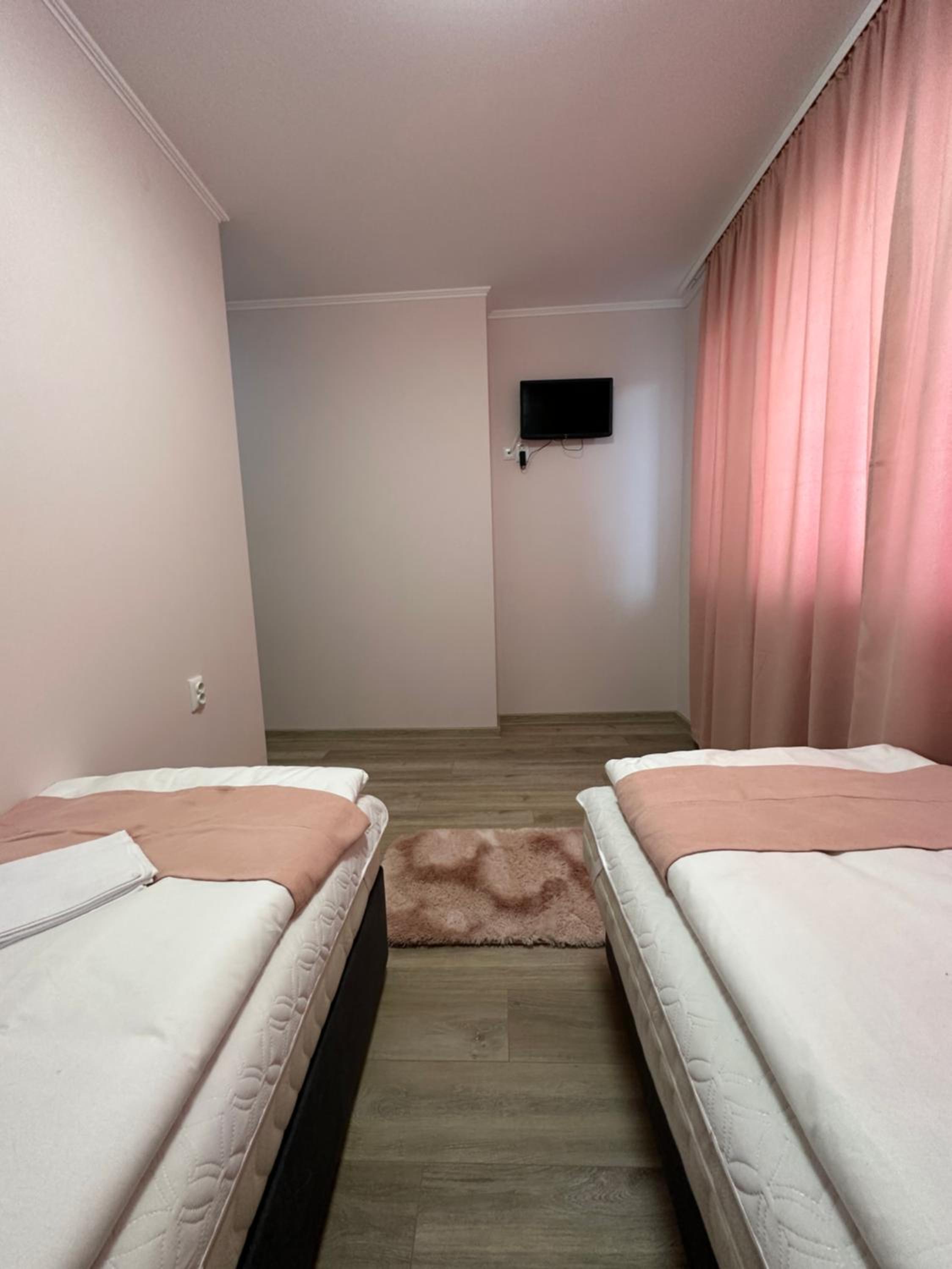 Double Room With Shared Bathroom photo 3