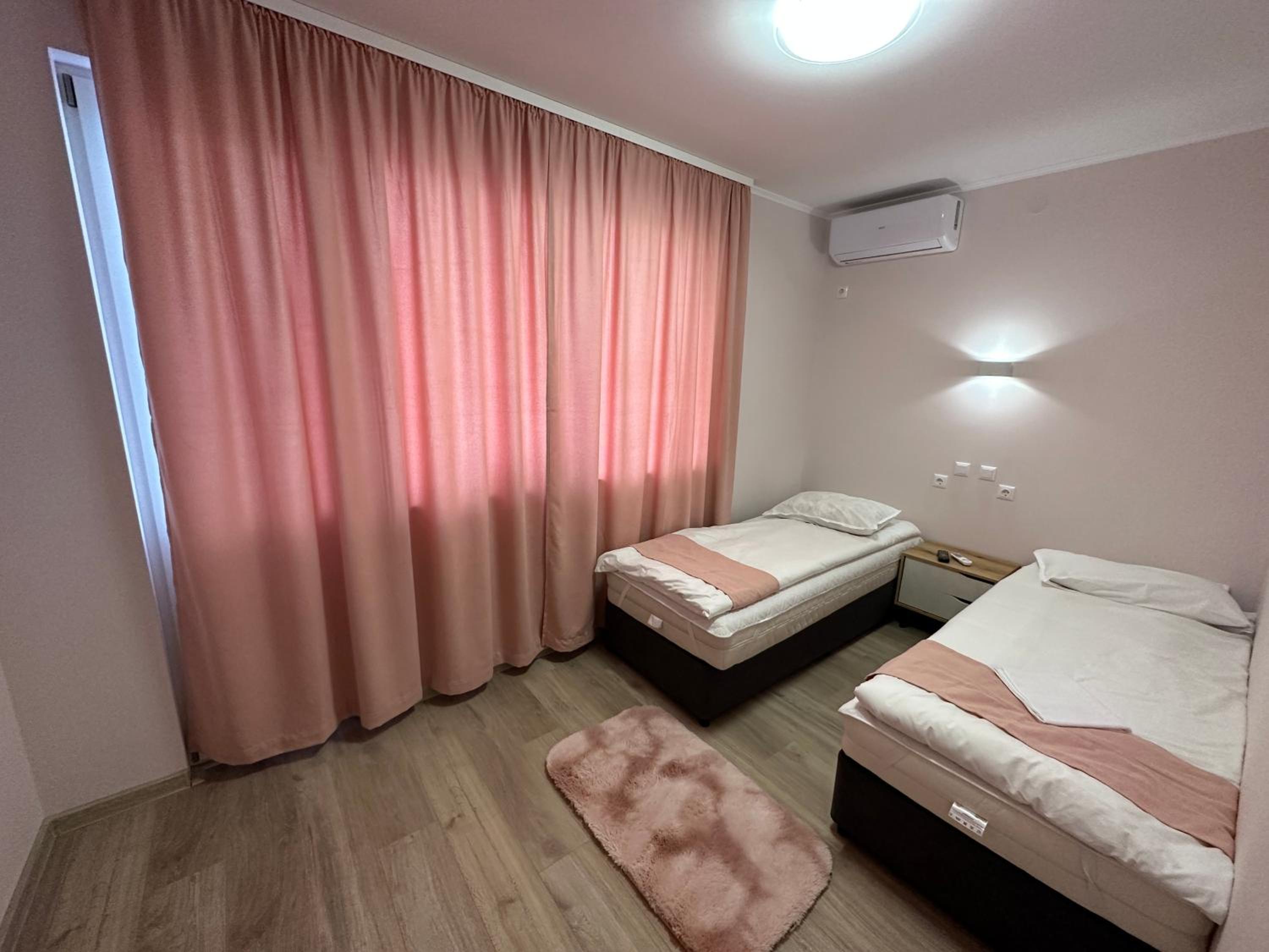 Double Room With Shared Bathroom photo 1