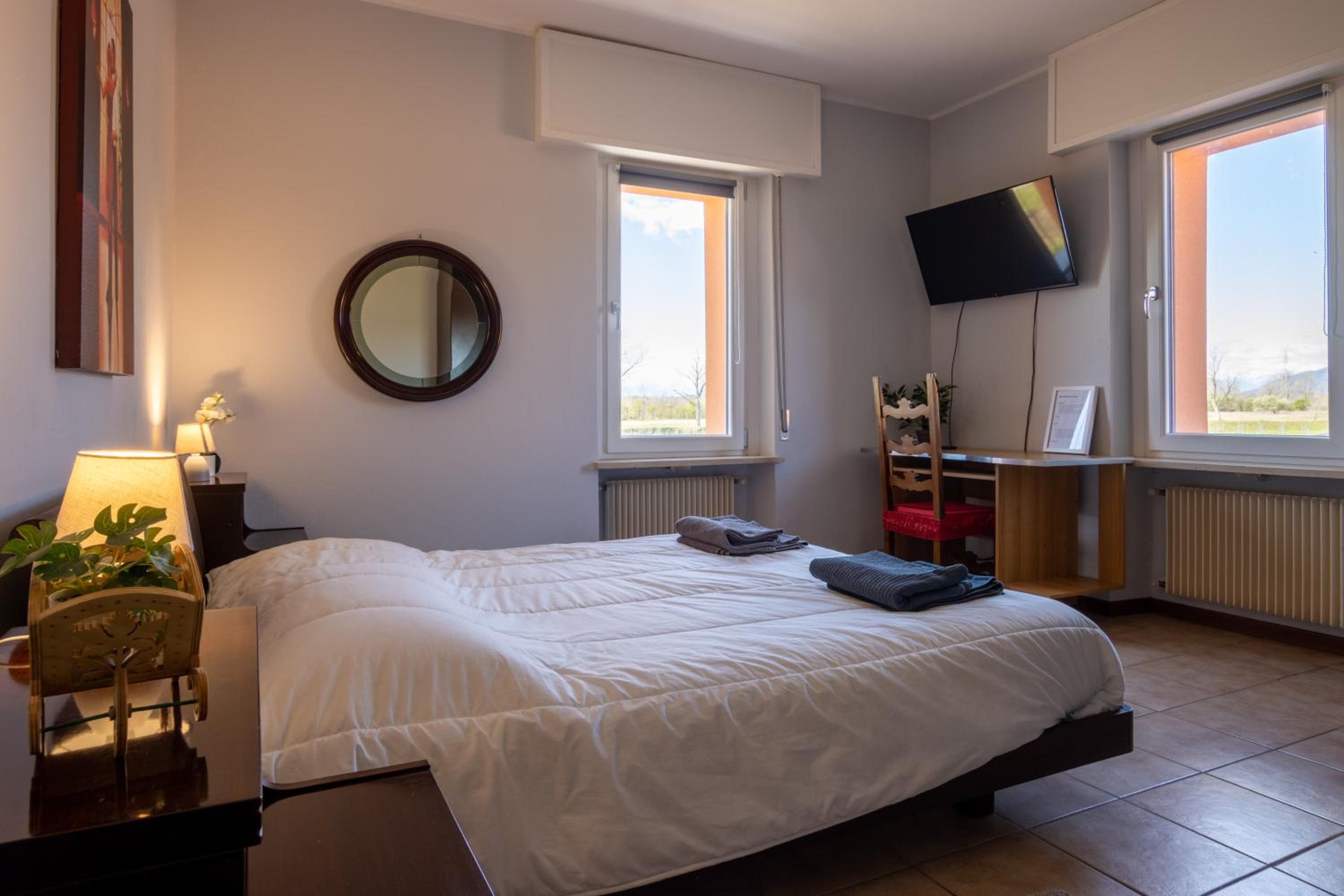 Double Room with Shared Bathroom photo 2