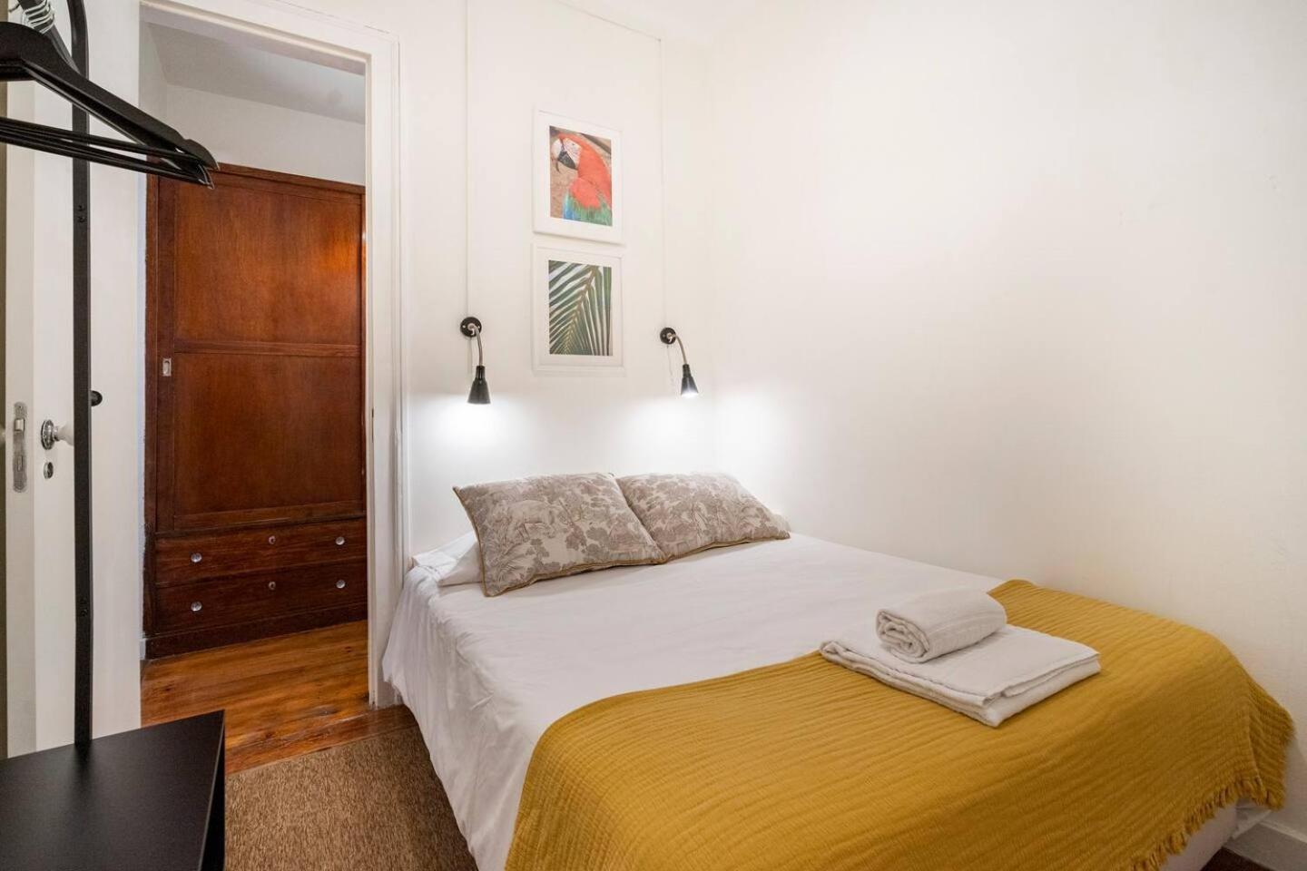 Apartment with Terrace - Photo 7