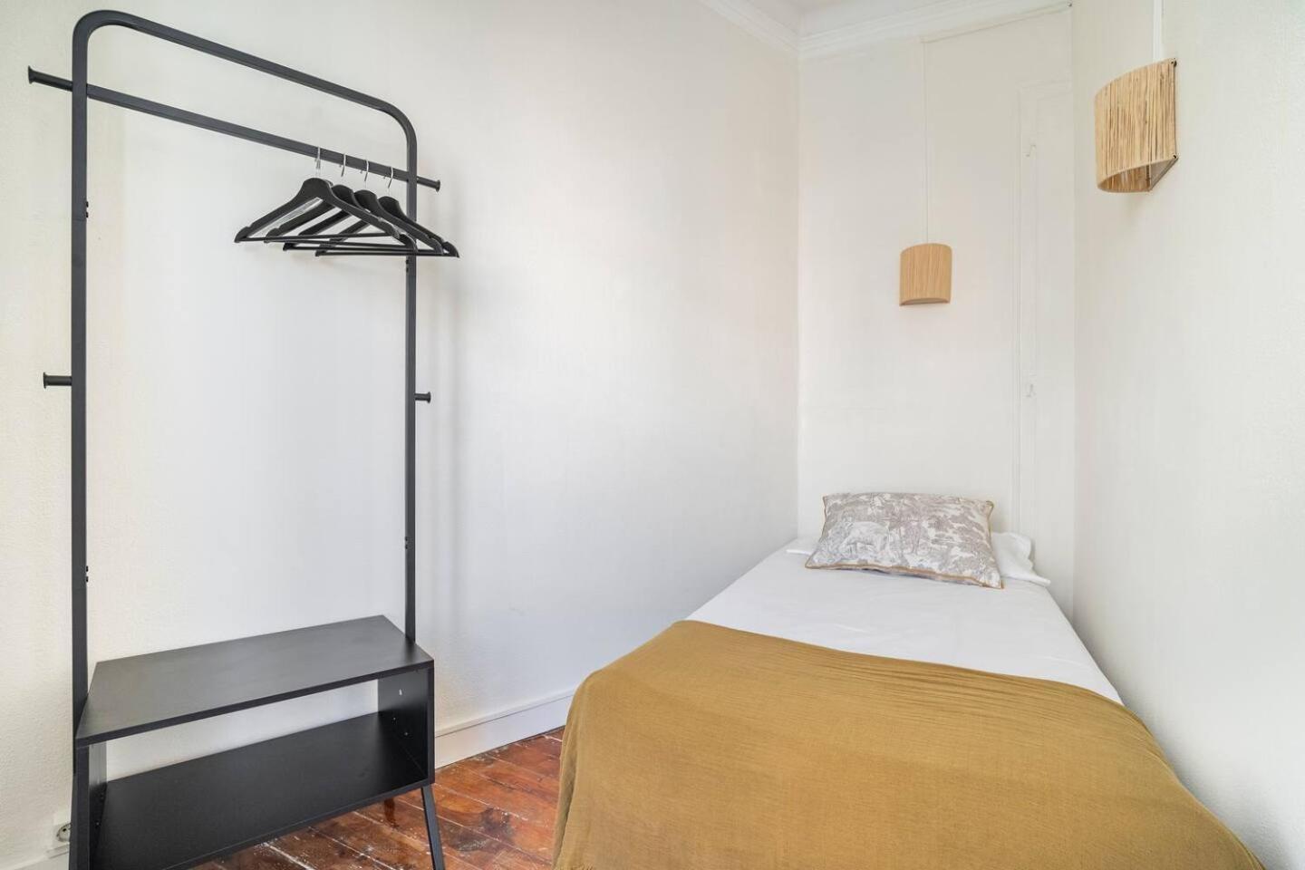 Apartment with Terrace - Photo 12