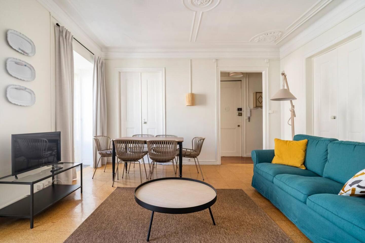Apartment with Terrace - Photo 25