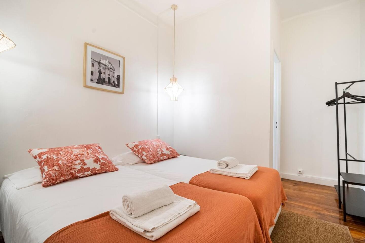 Apartment with Terrace - Photo 11