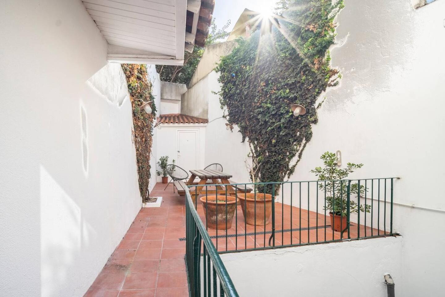 Apartment with Terrace - Photo 9
