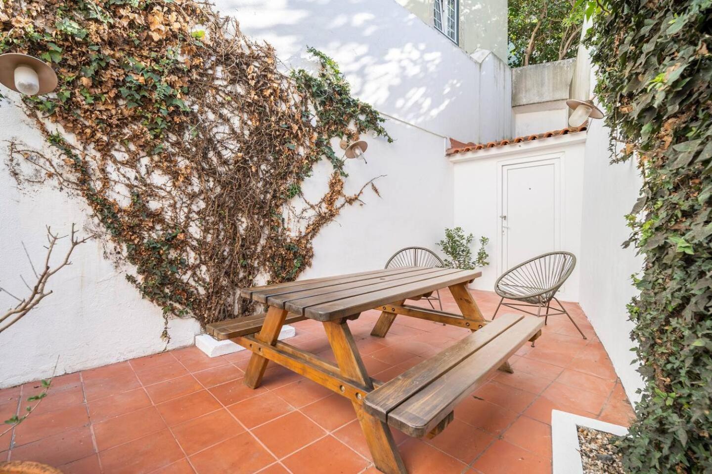 Apartment with Terrace - Photo 27