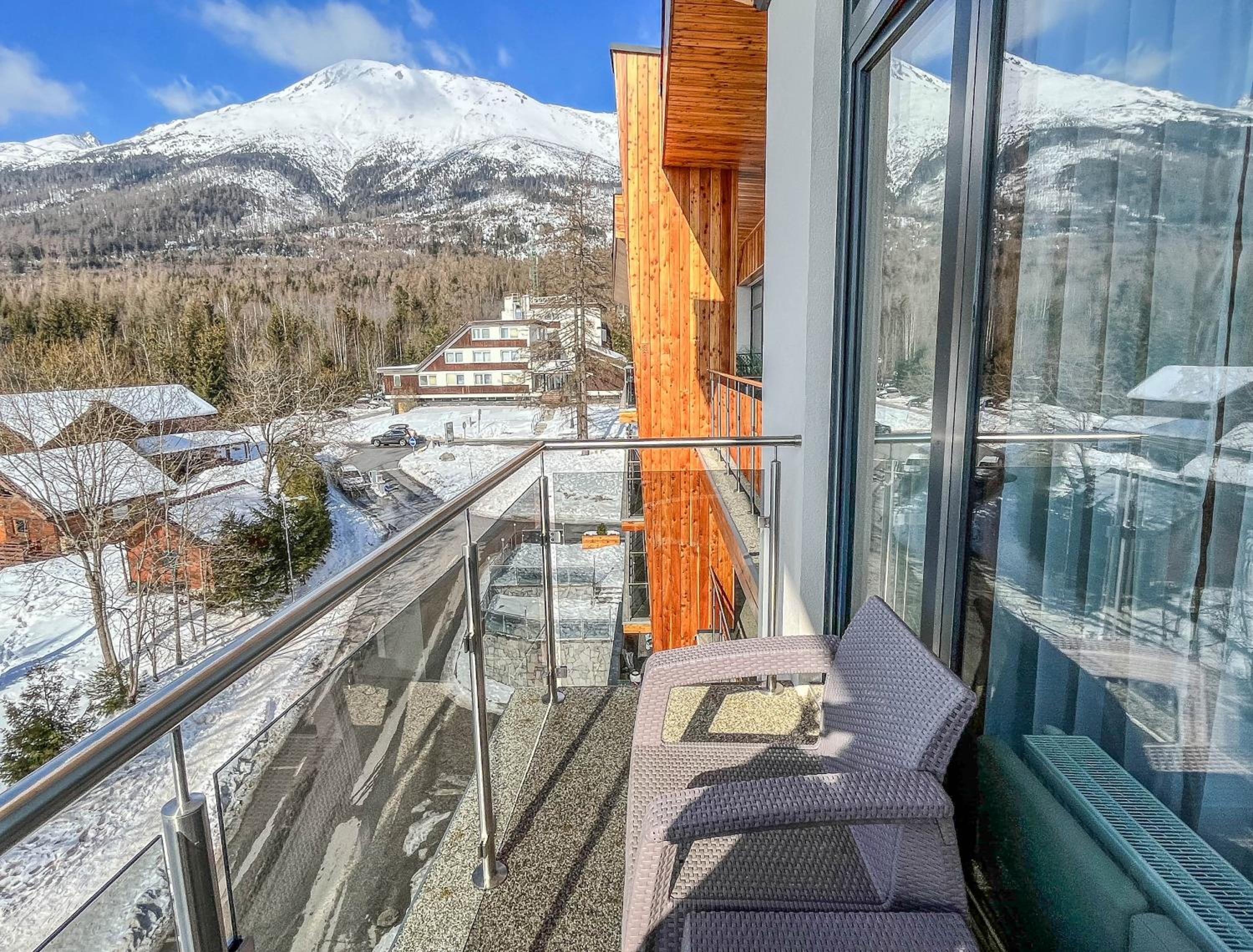 Apartment with Mountain View photo 1