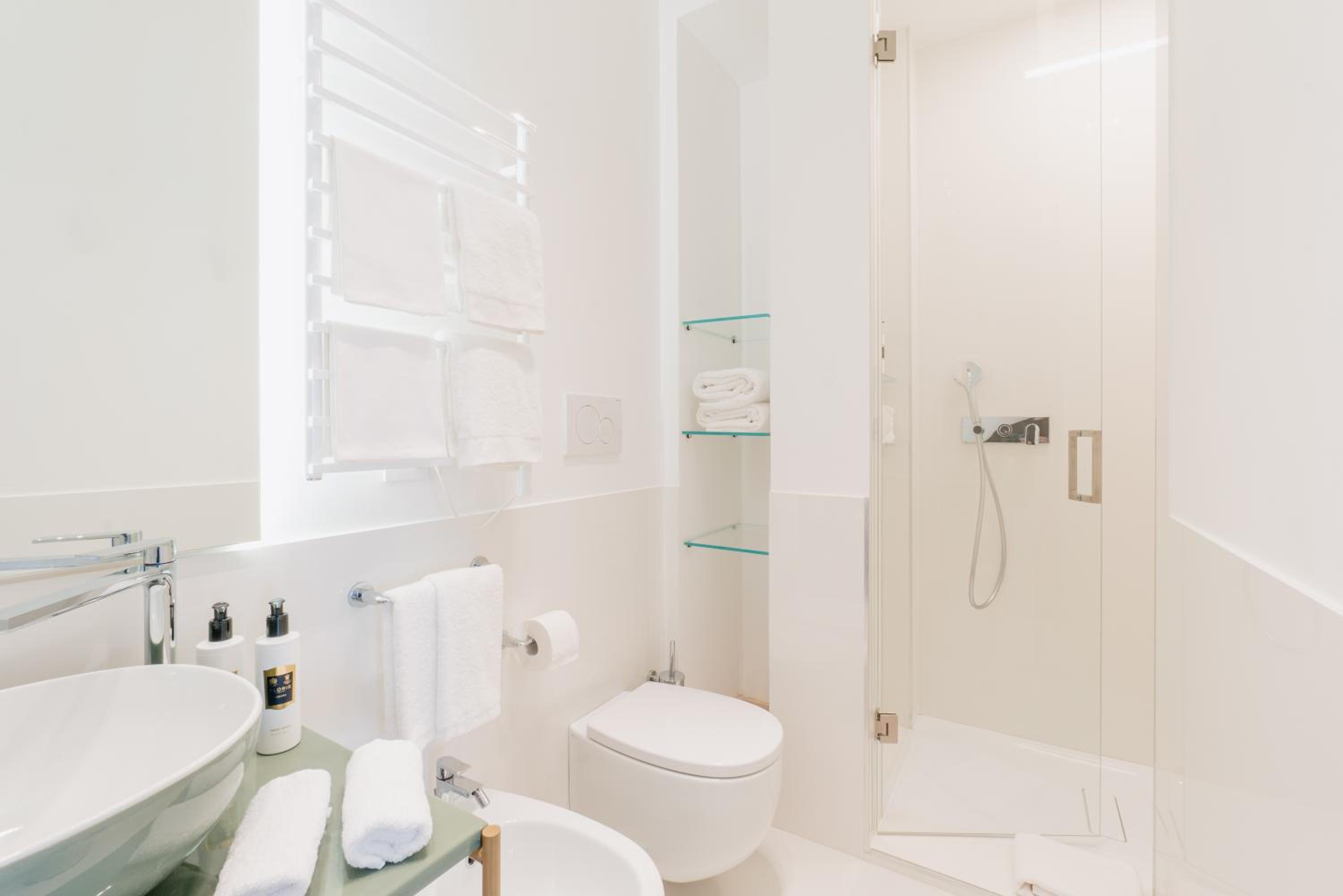 Deluxe Junior Suite - Photo 8