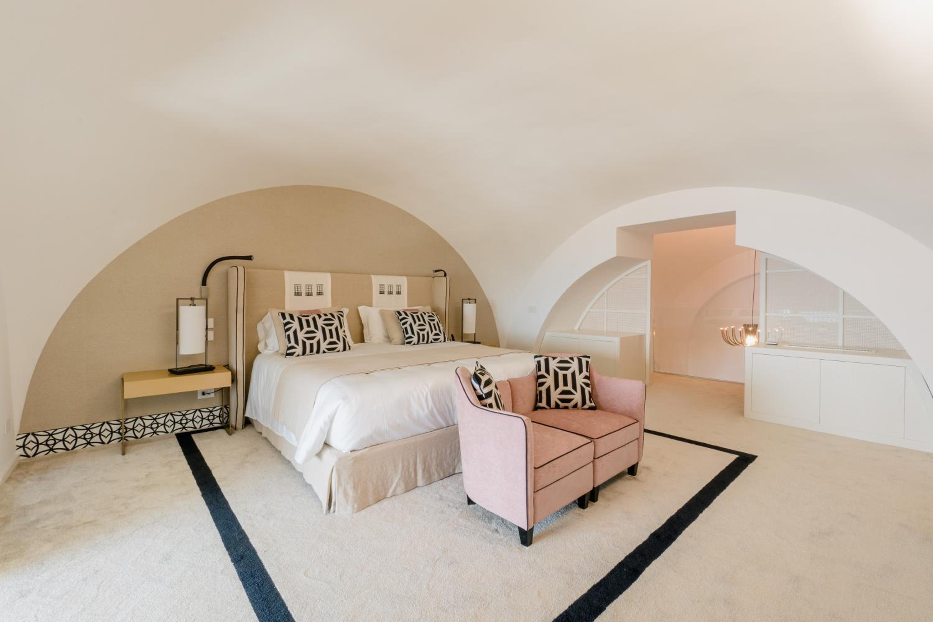 One-Bedroom Suite - Photo 12