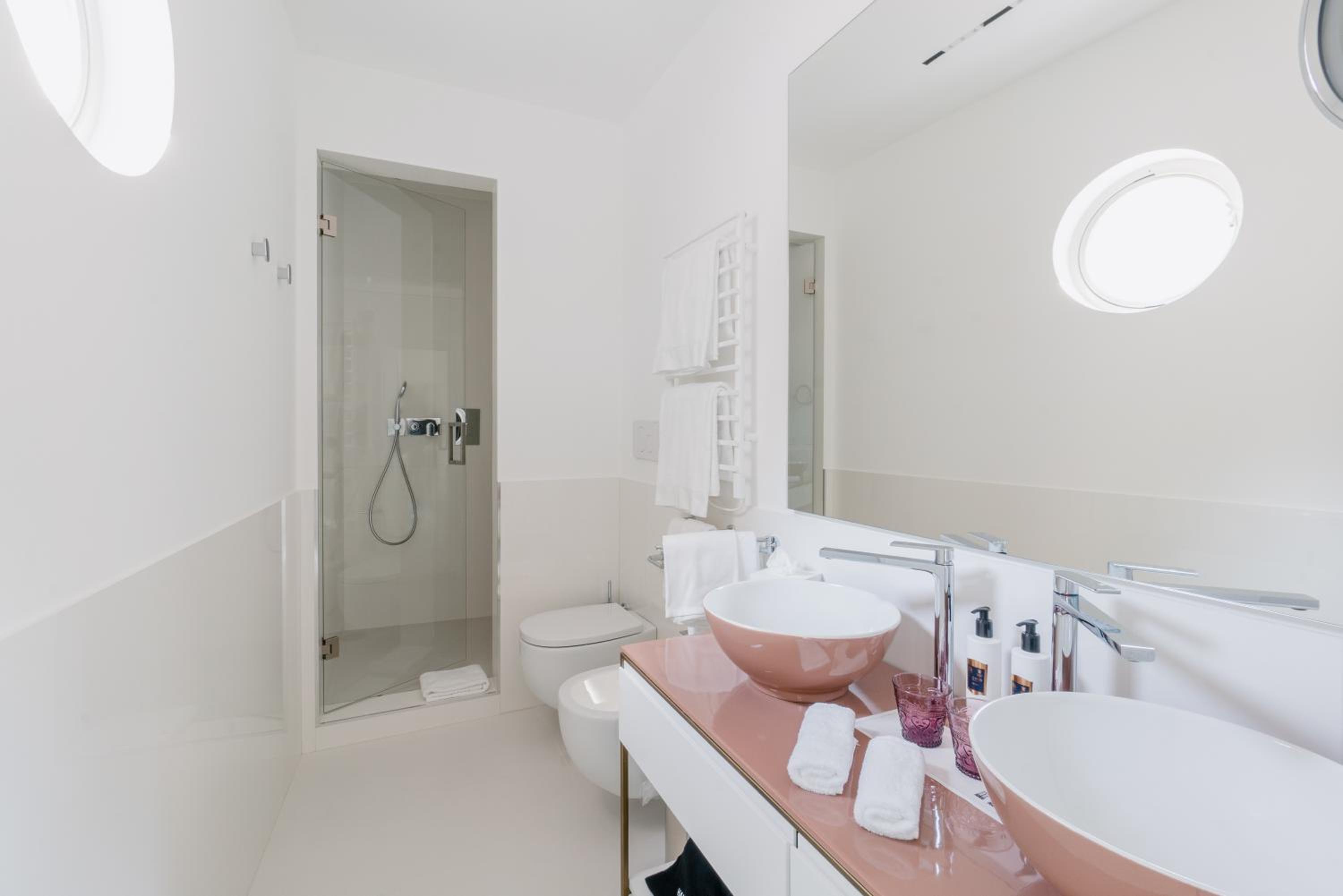 Suite with Spa Bath - Photo 2