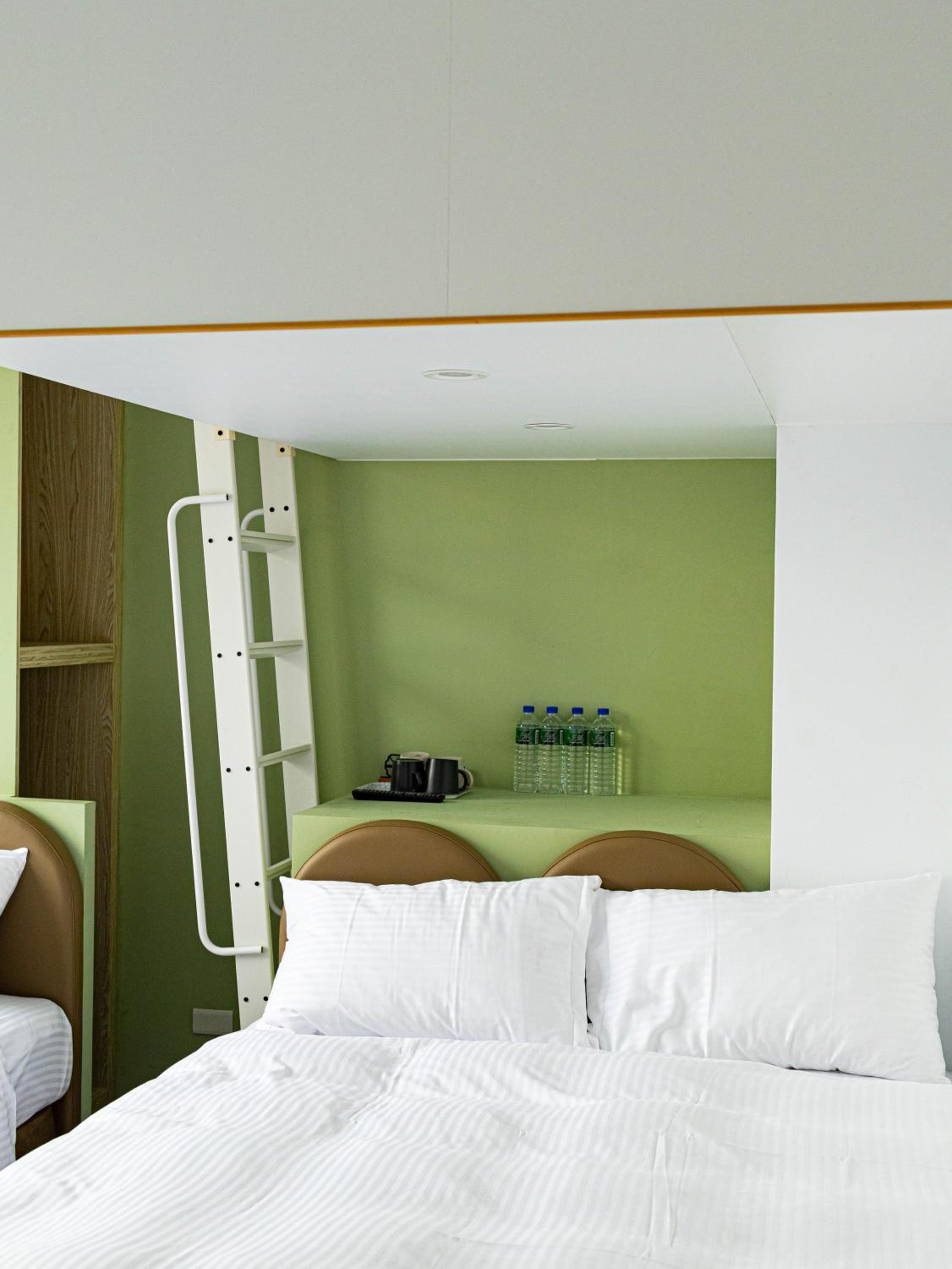 Quadruple Room with Private Bathroom