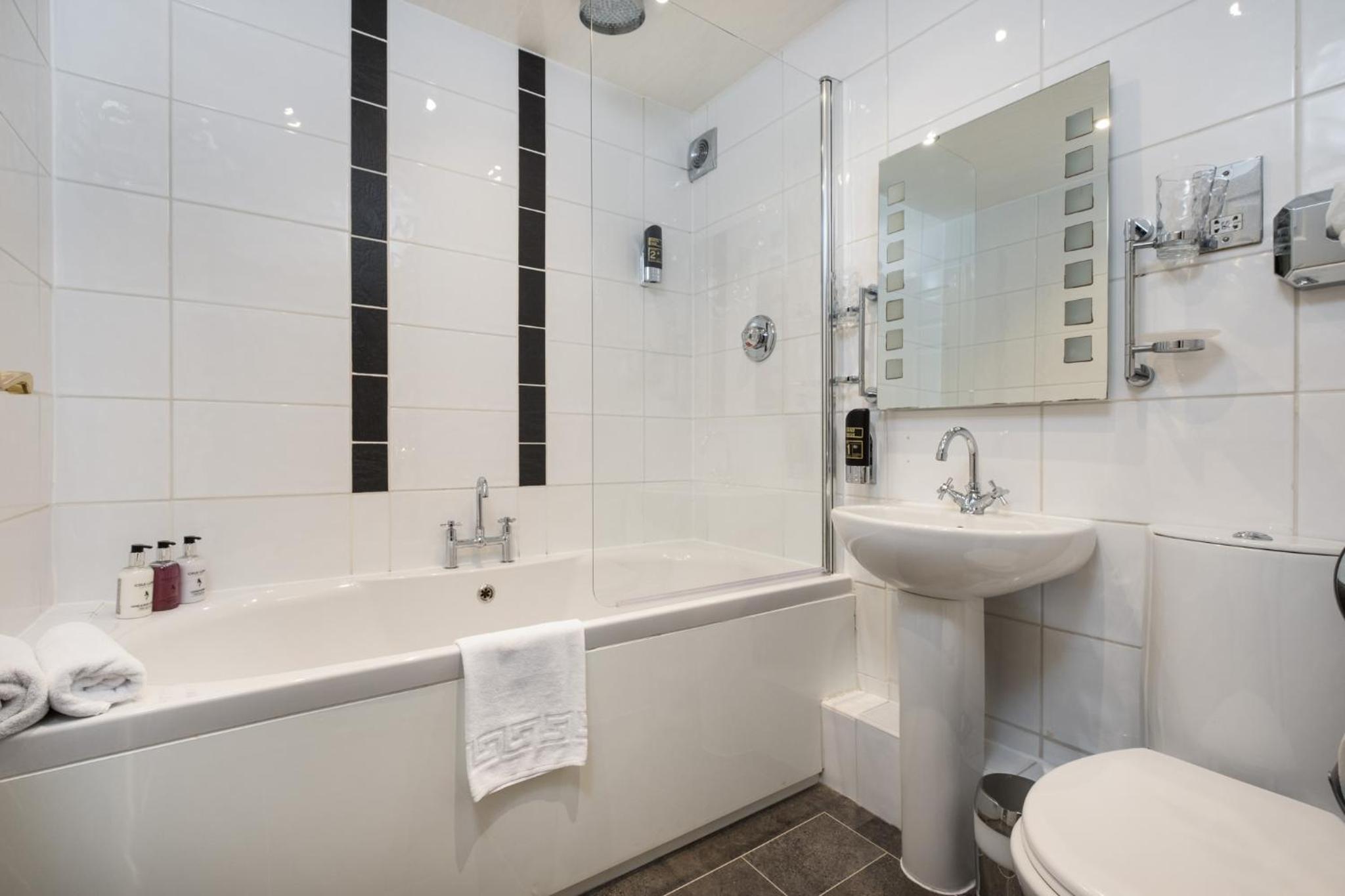 Luxury Room with Spa Bath - Photo 29