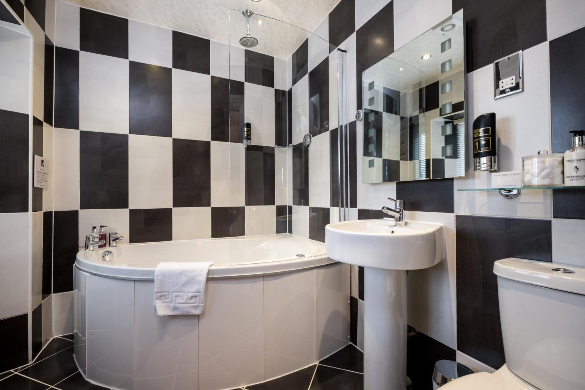 Deluxe Suite - Photo 5