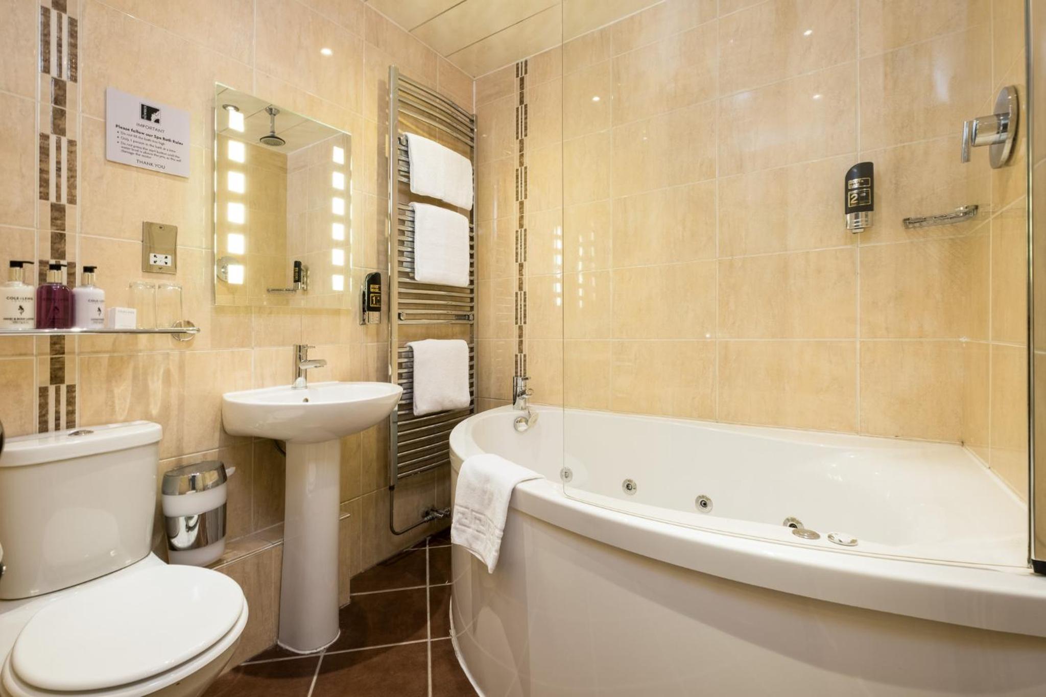 Luxury Room with Spa Bath - Photo 31