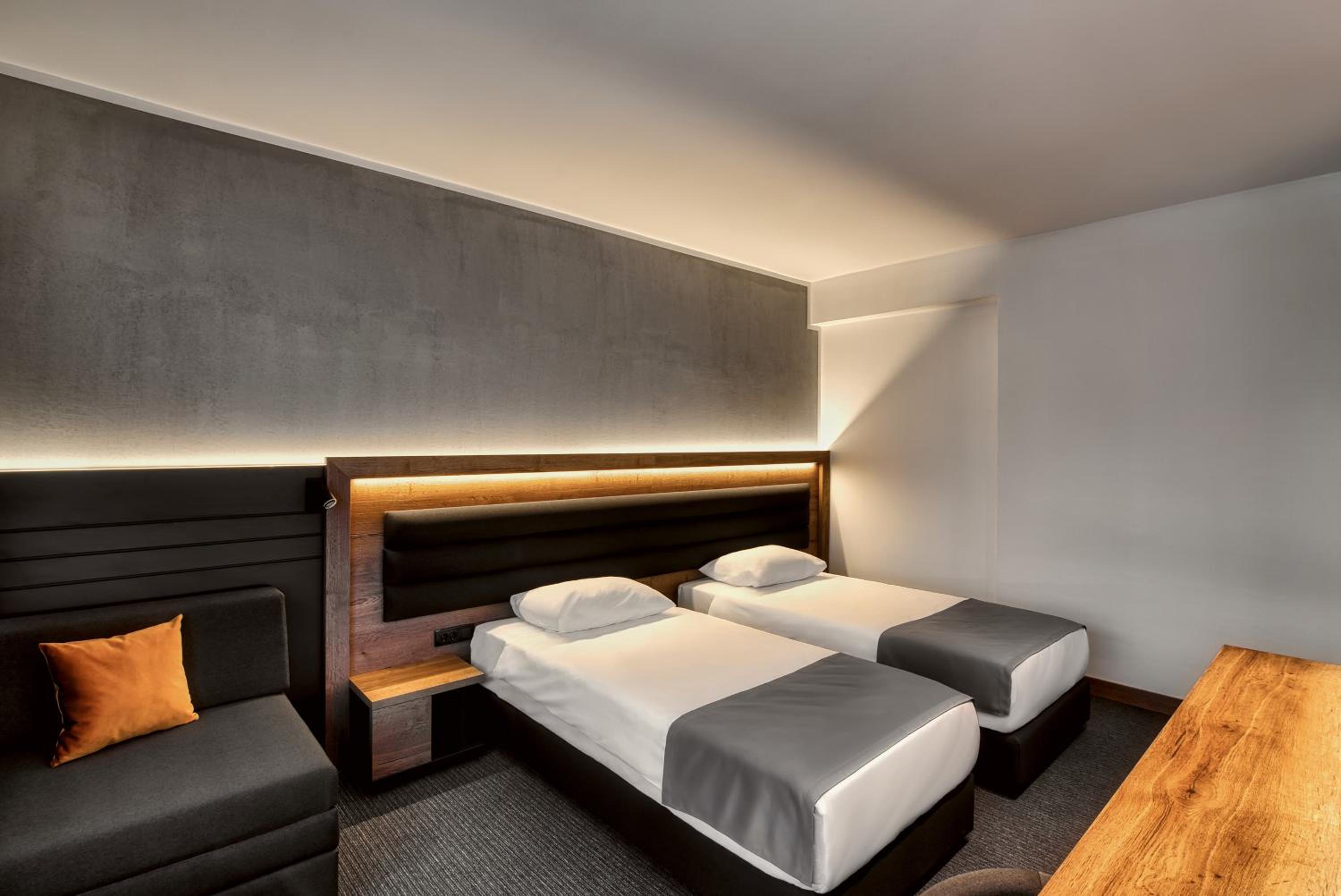 Executive Suite - Photo 1