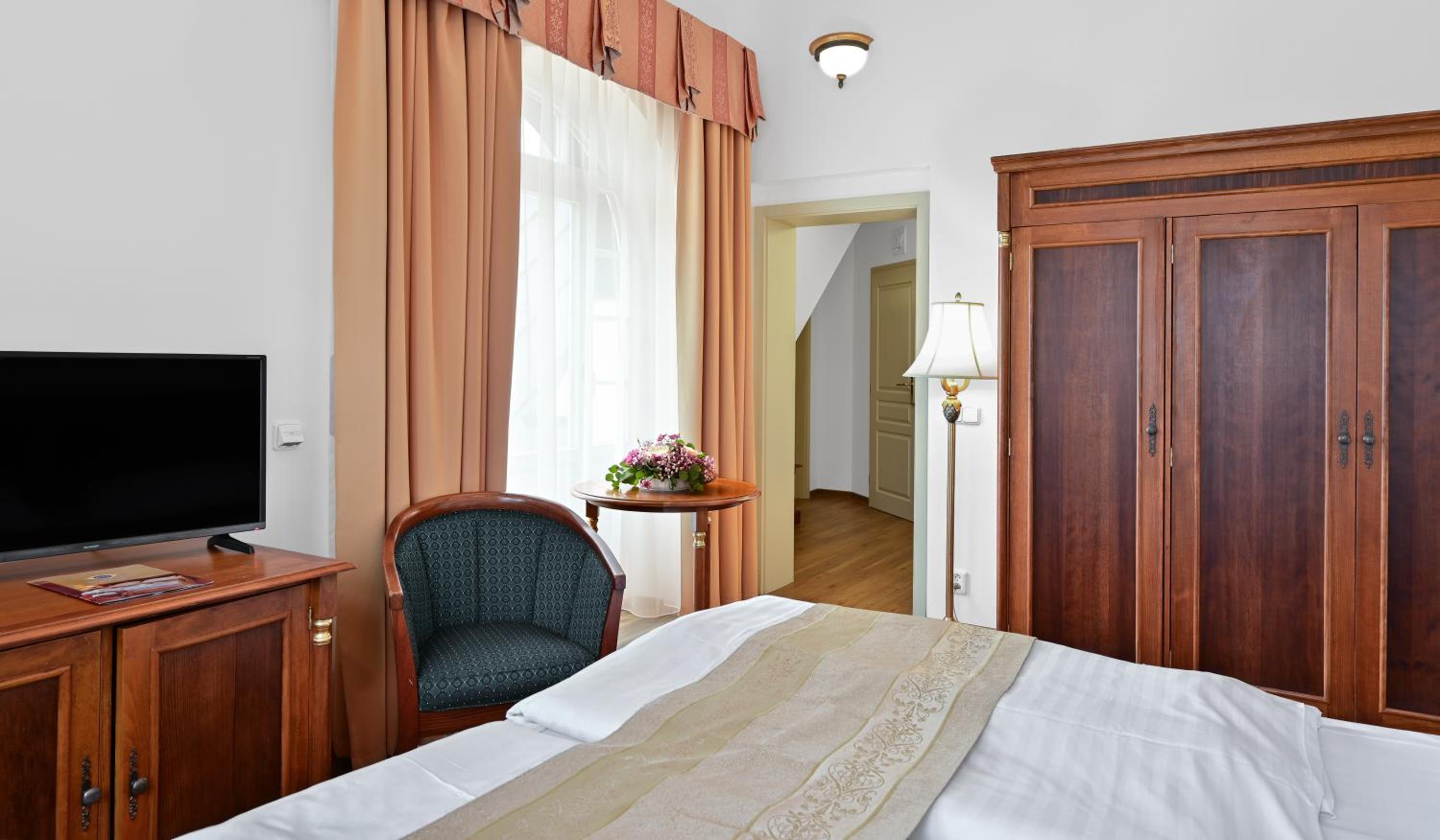 Deluxe Room with Terrace - Photo 2