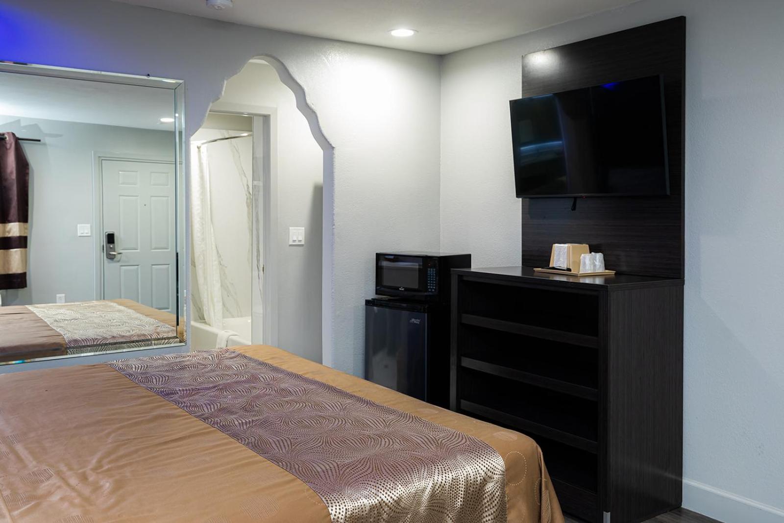 King Room with Spa Bath - Photo 4