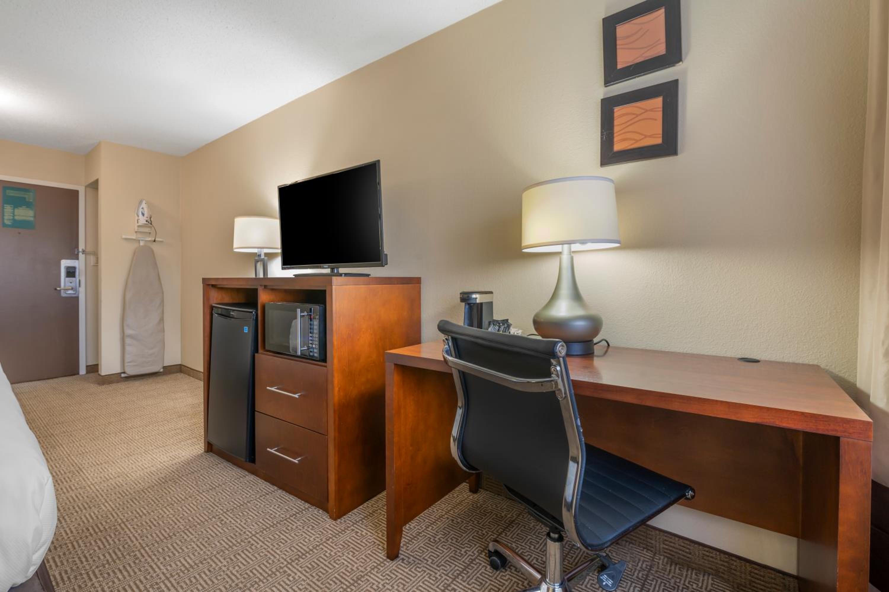 Superior King Room - Non-Smoking - Photo 4