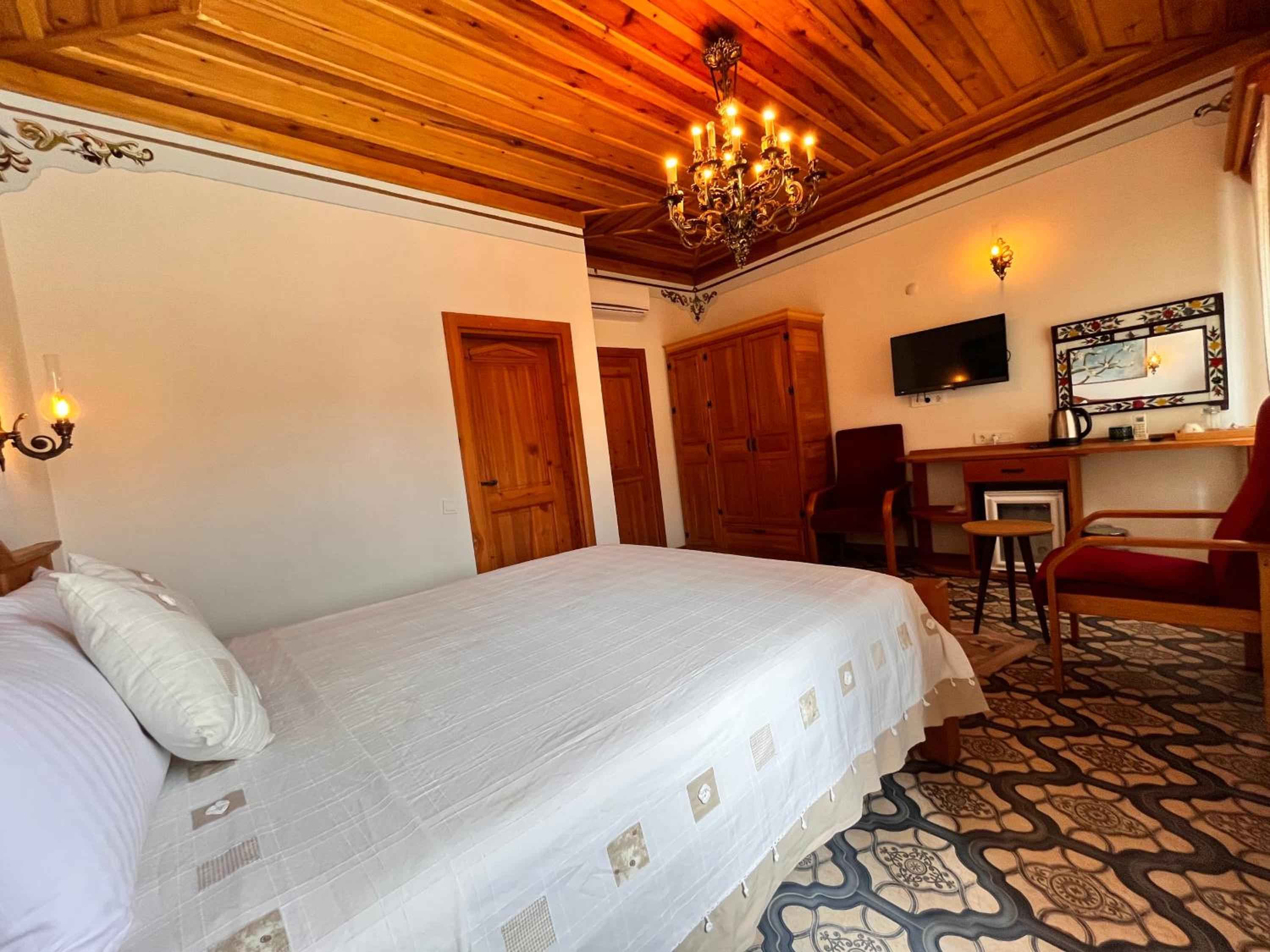 Standard Double Room - Photo 5