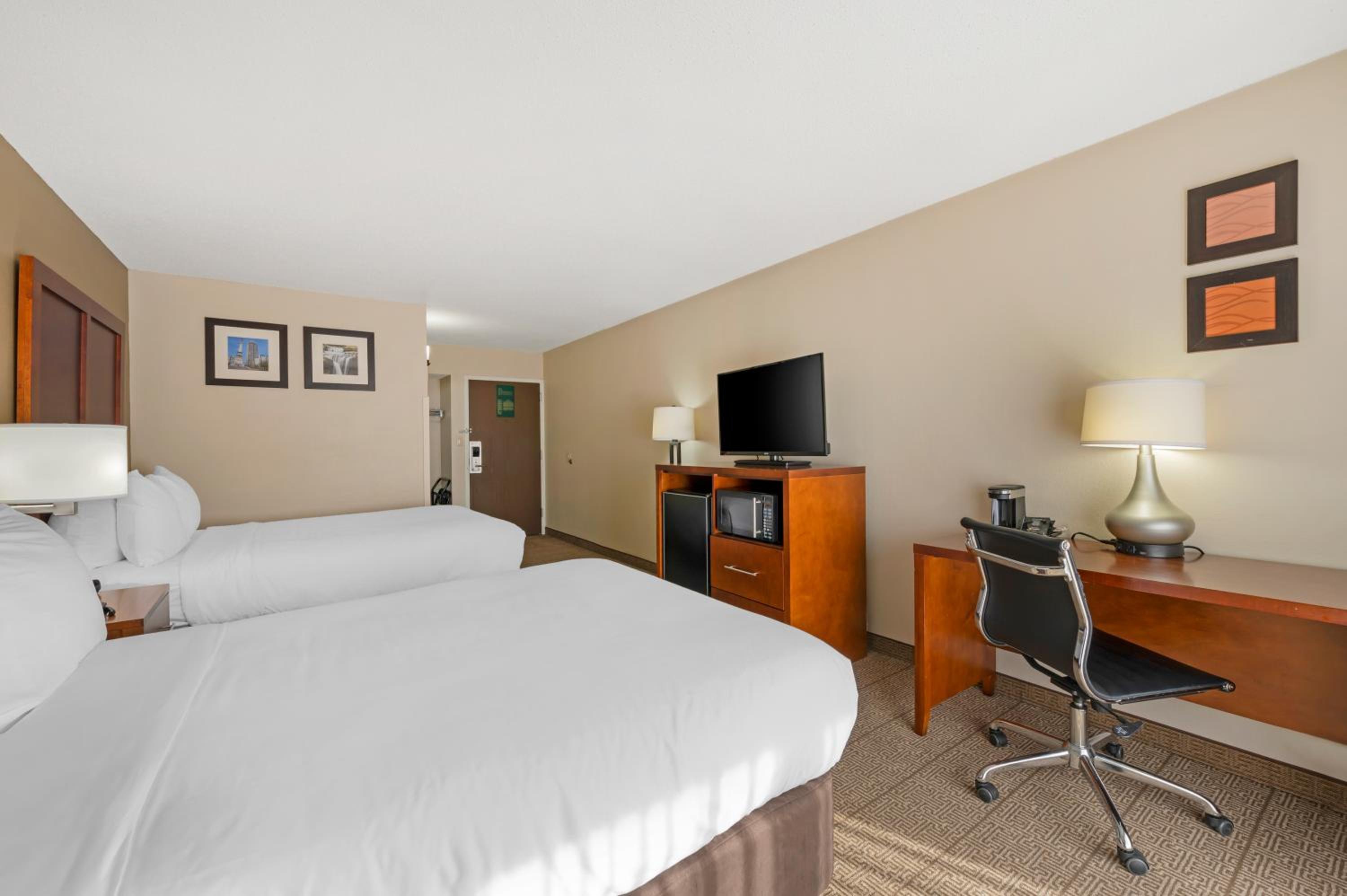 Double Room with Two Double Beds - Photo 6