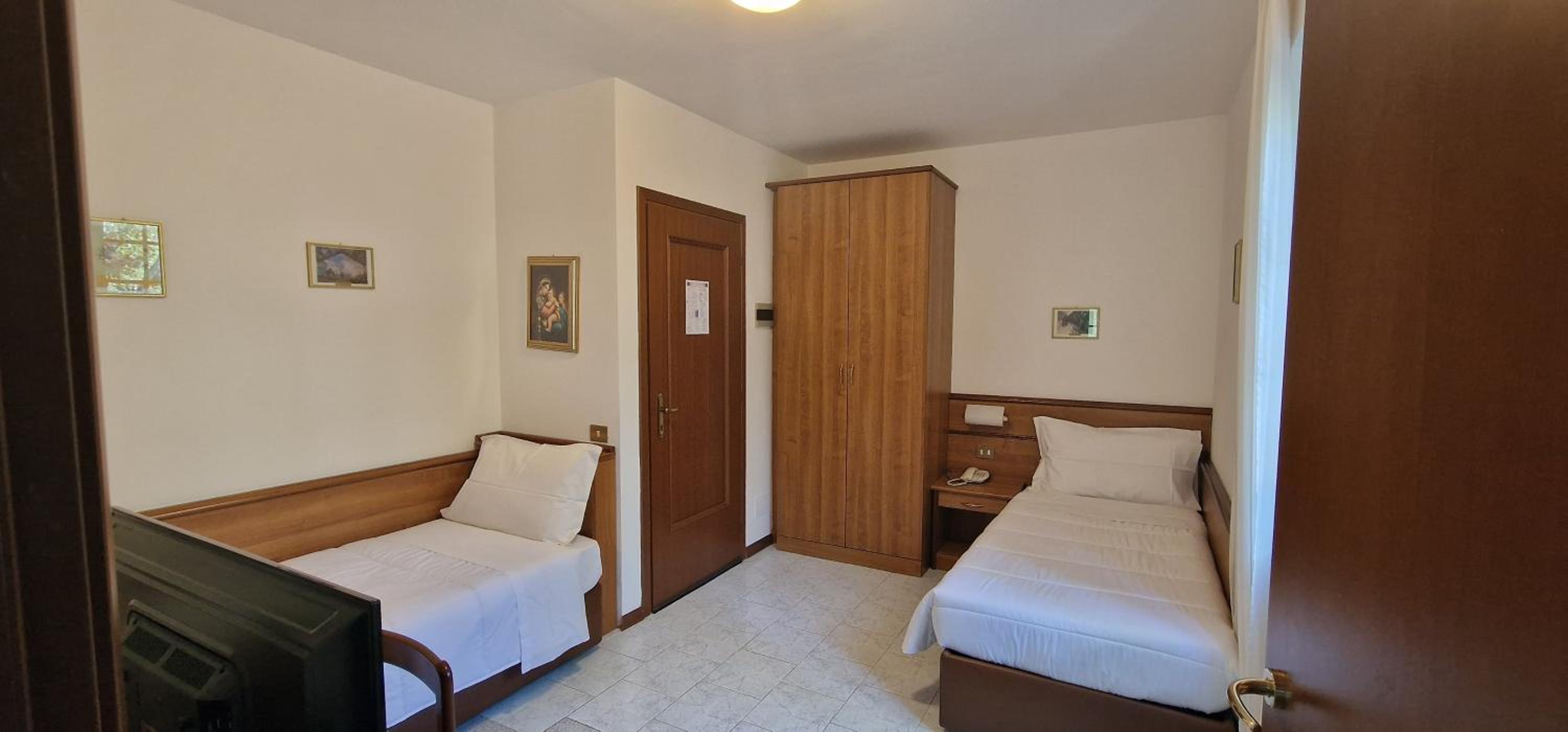Twin Room with Garden View - Photo 1