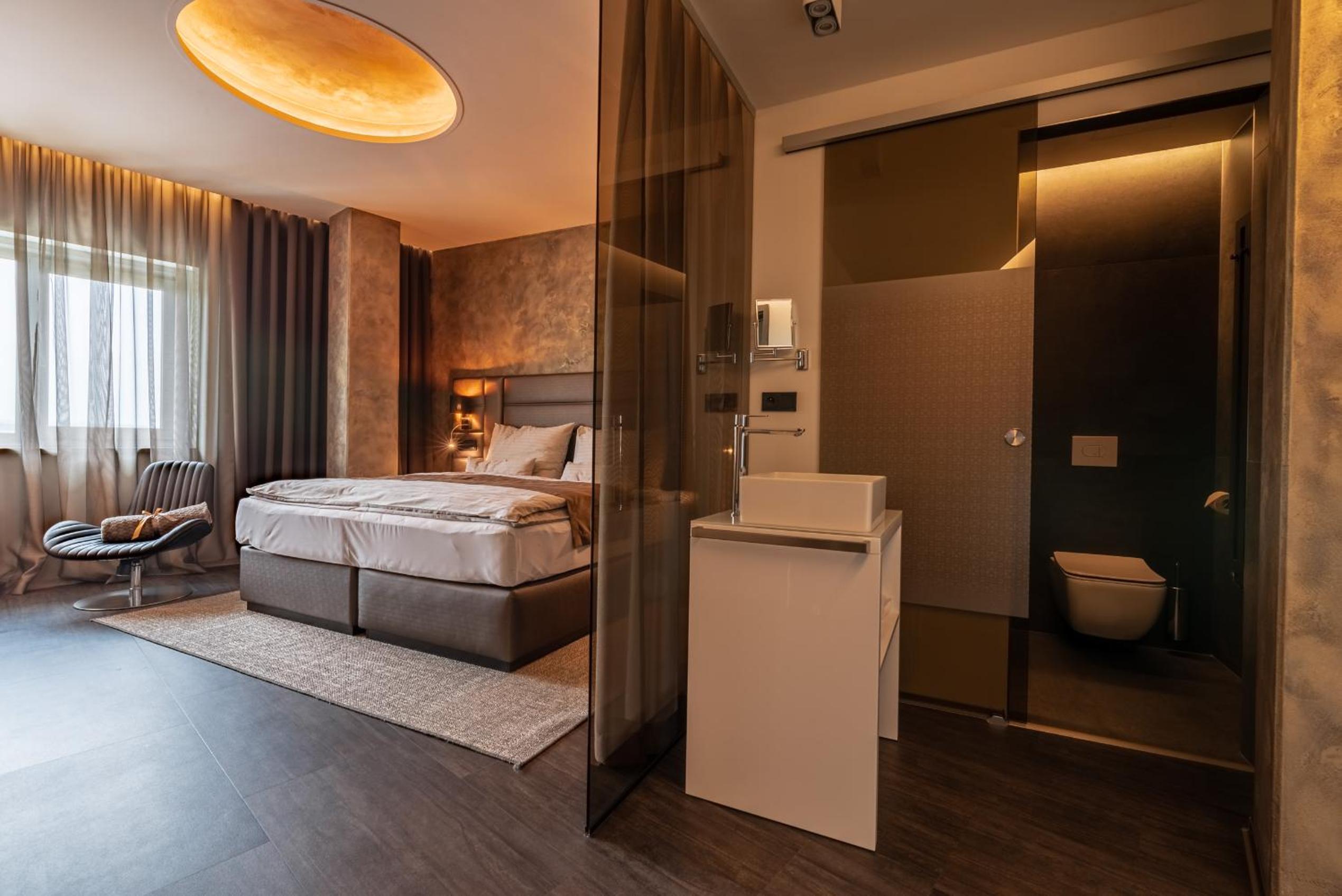 Deluxe Double Room with Extra Bed photo 3