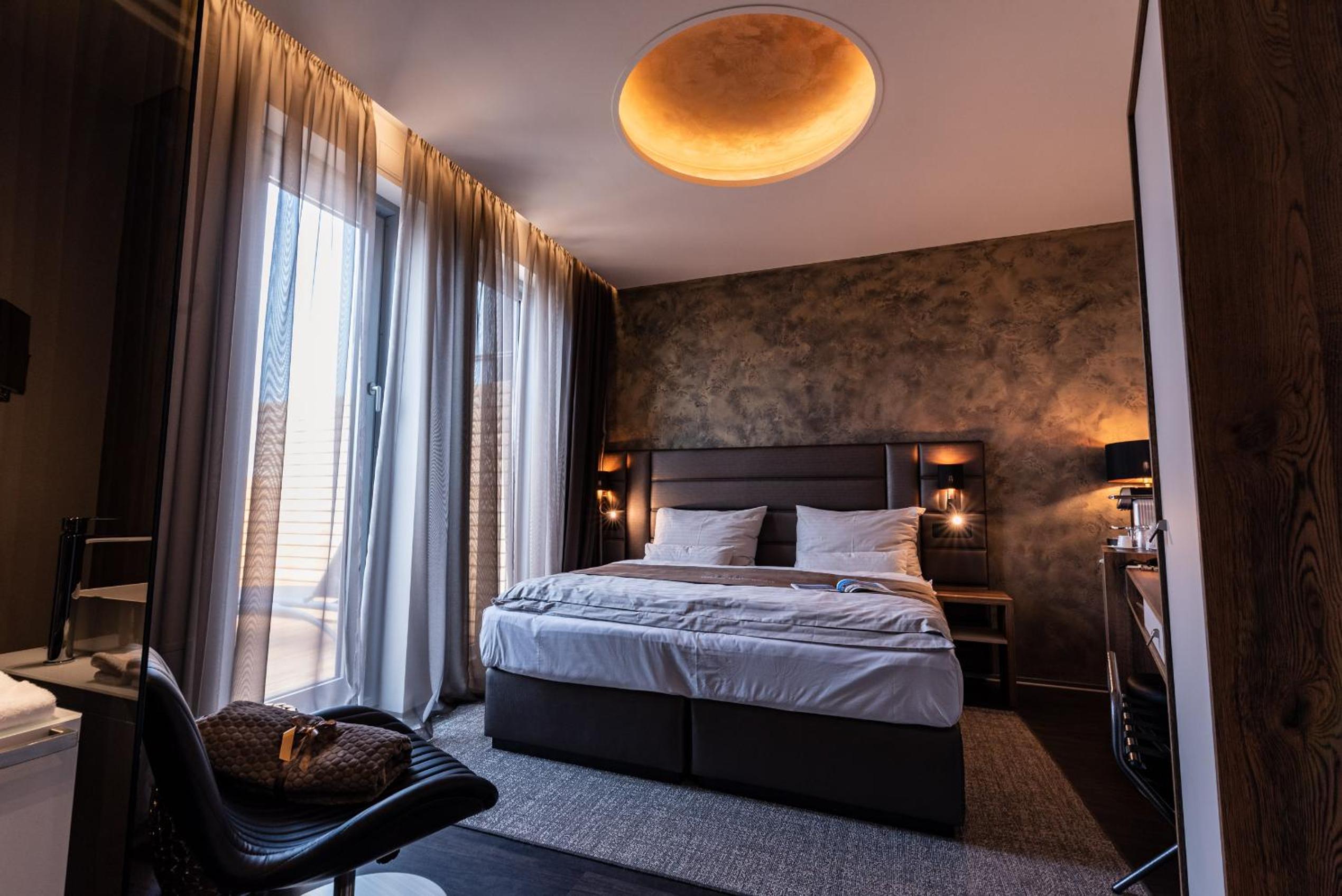 Deluxe Double Room with Extra Bed photo 1