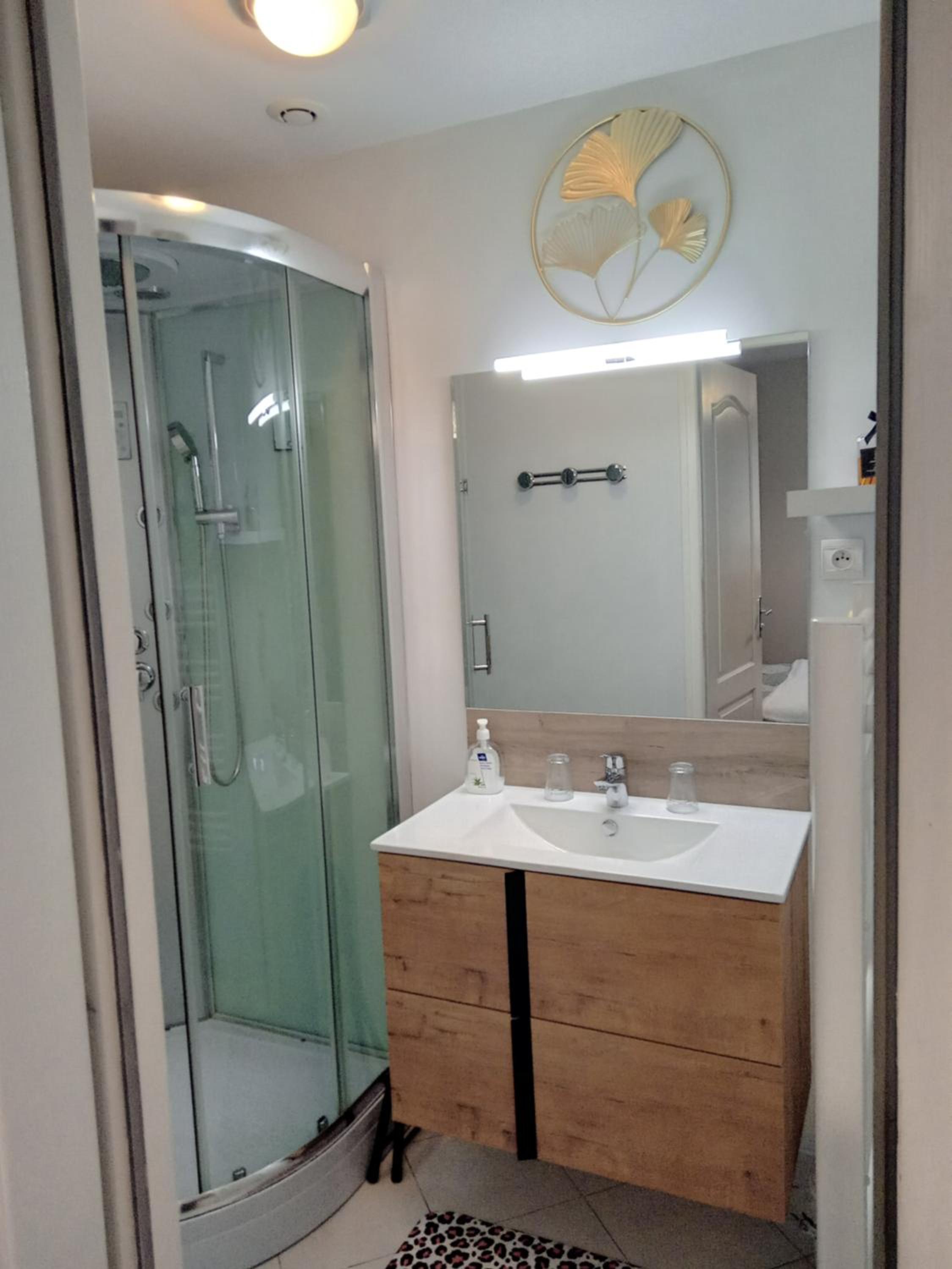 Double Room - Photo 6