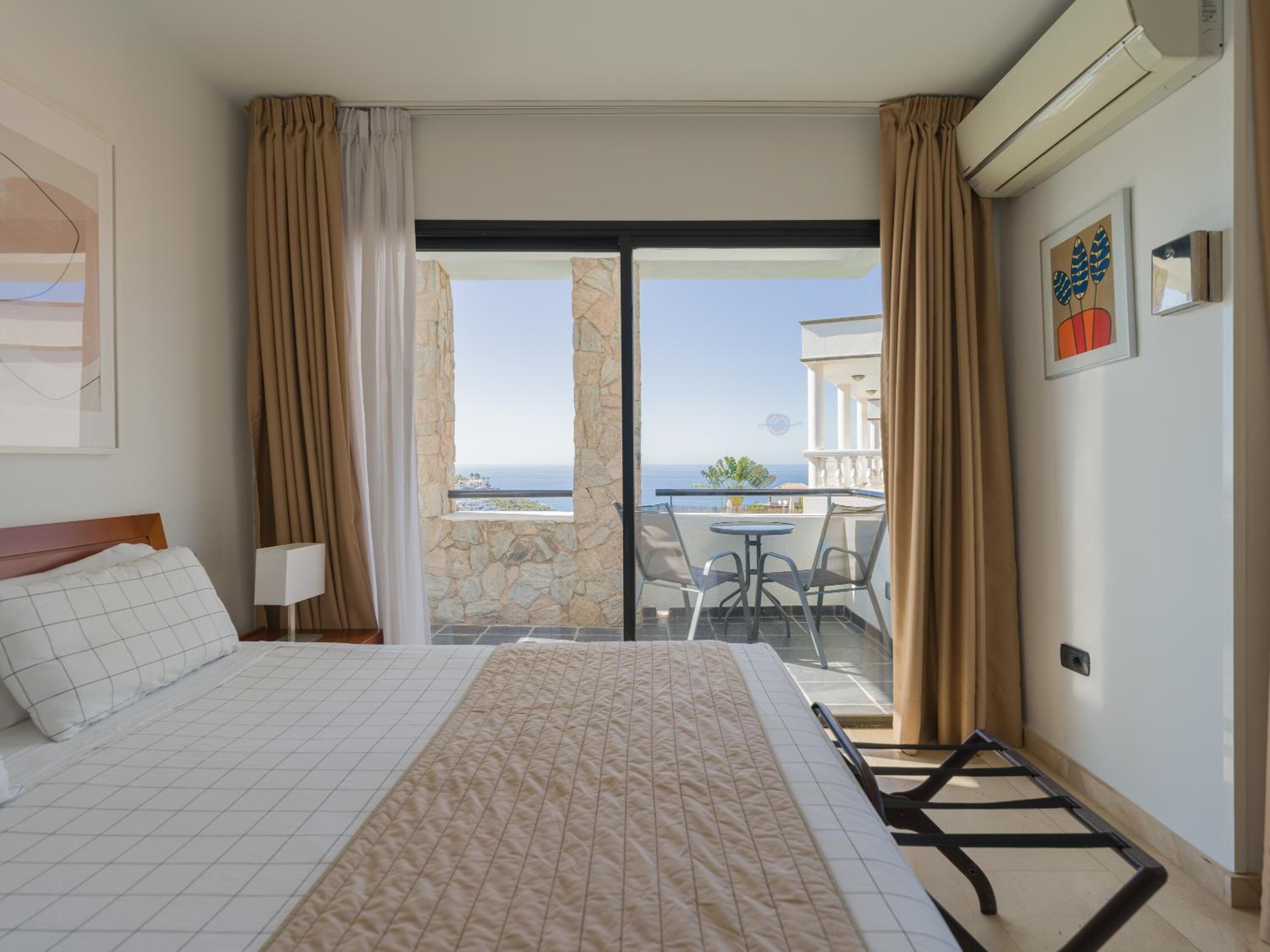 Three-Bedroom Villa with Private Pool photo 2