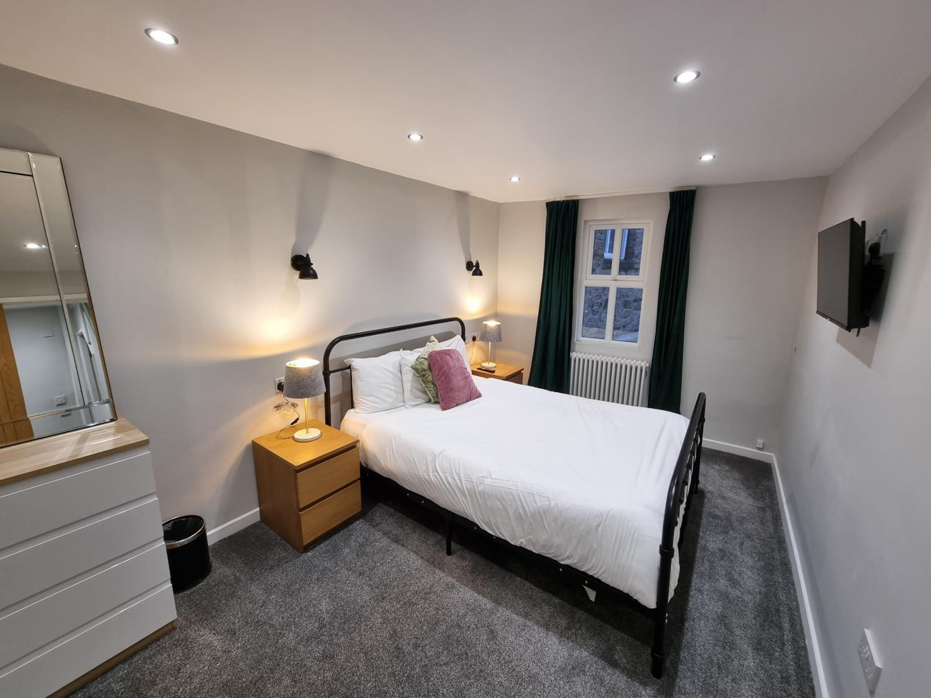 Three-Bedroom House photo 2