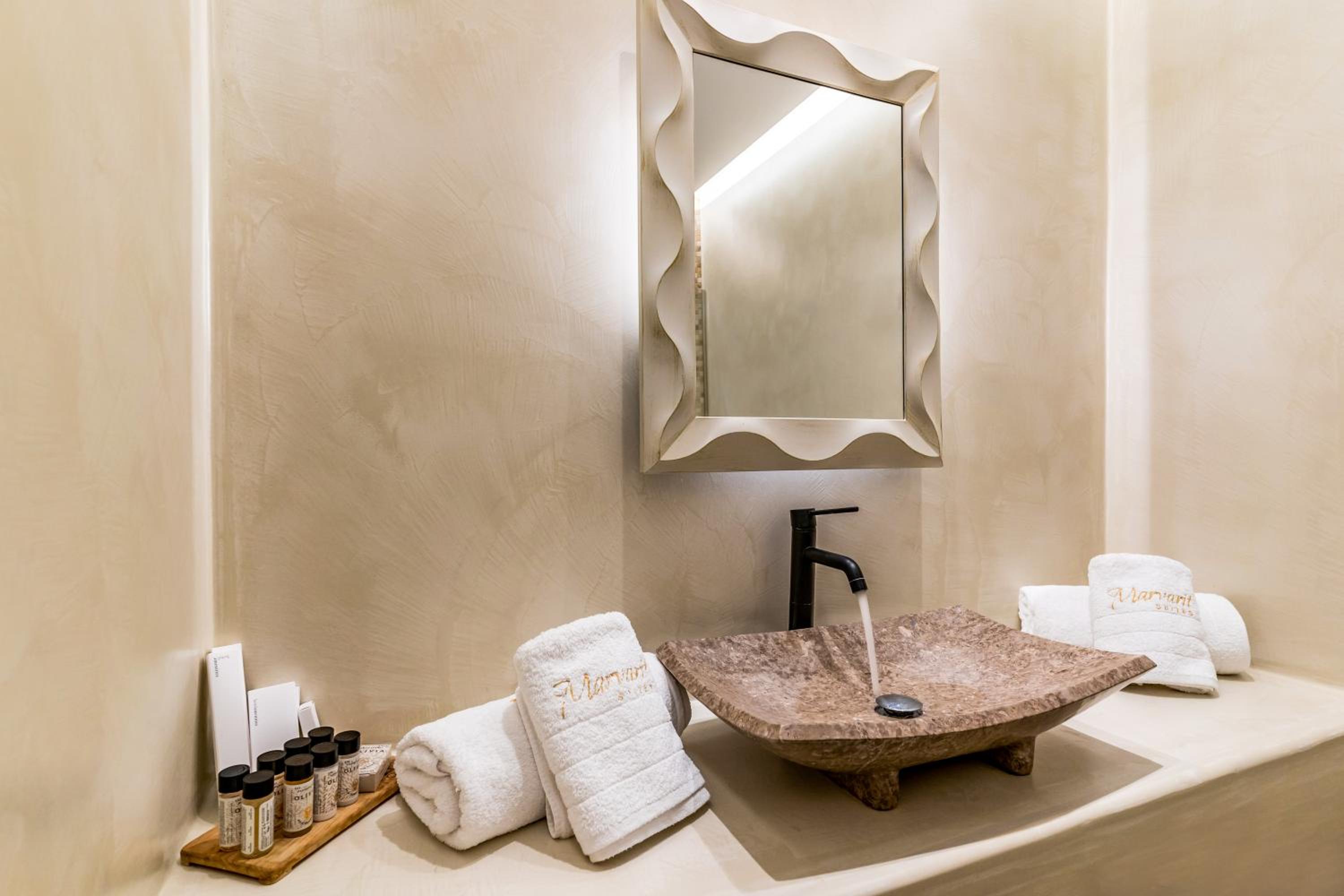 Standard Suite with Indoor Jetted Tub photo 2