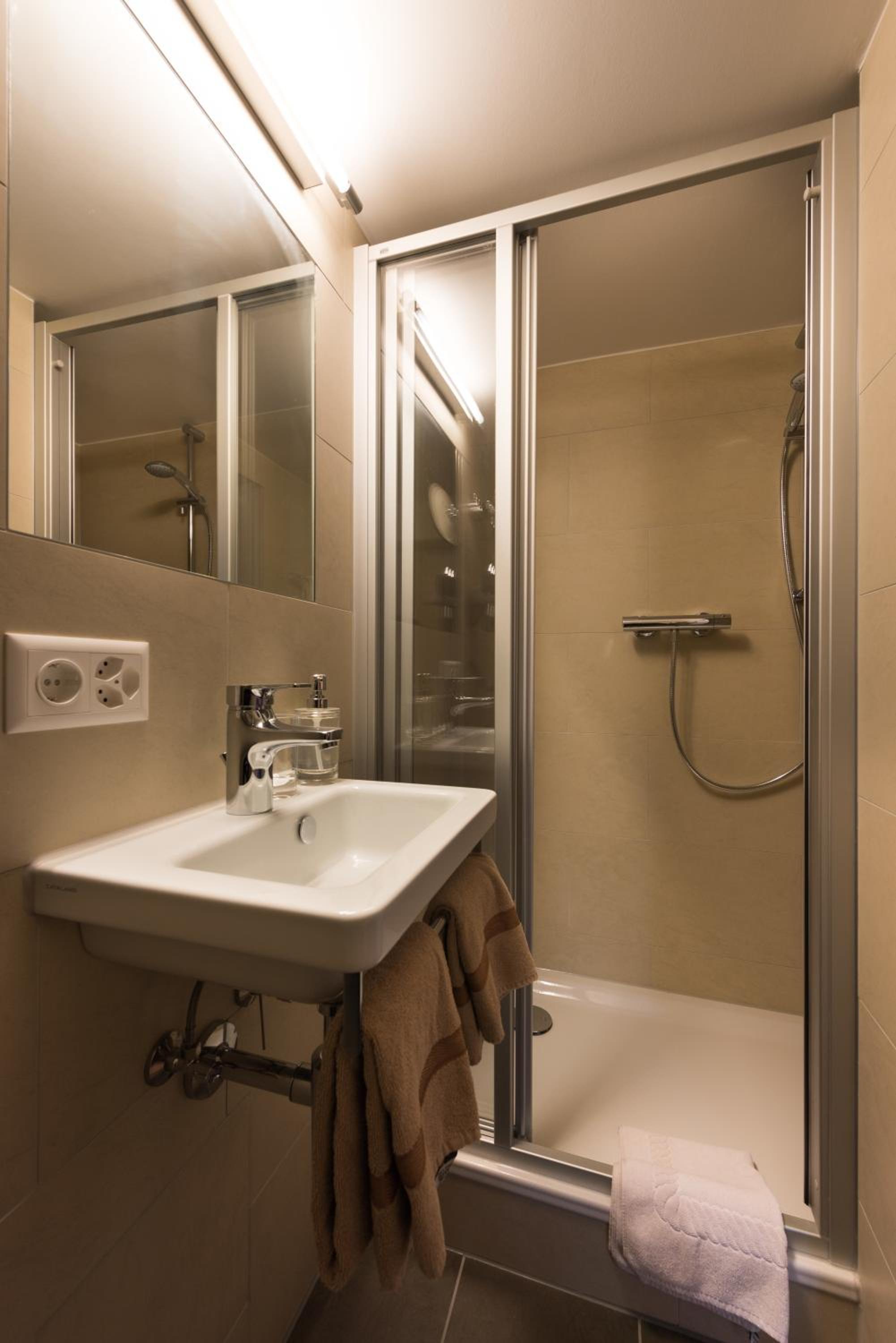 Double or Twin Room - Photo 4