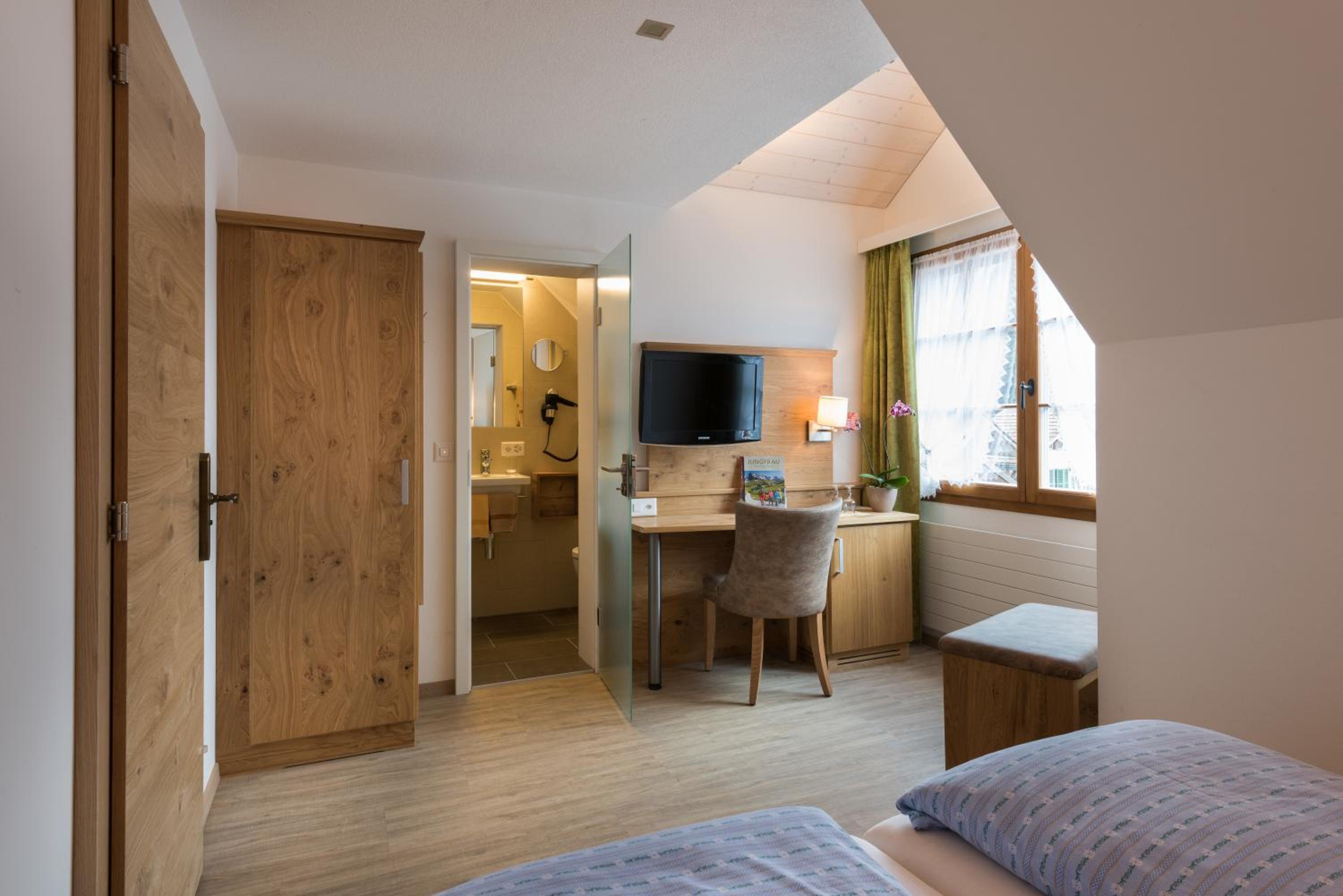 Double or Twin Room - Photo 8
