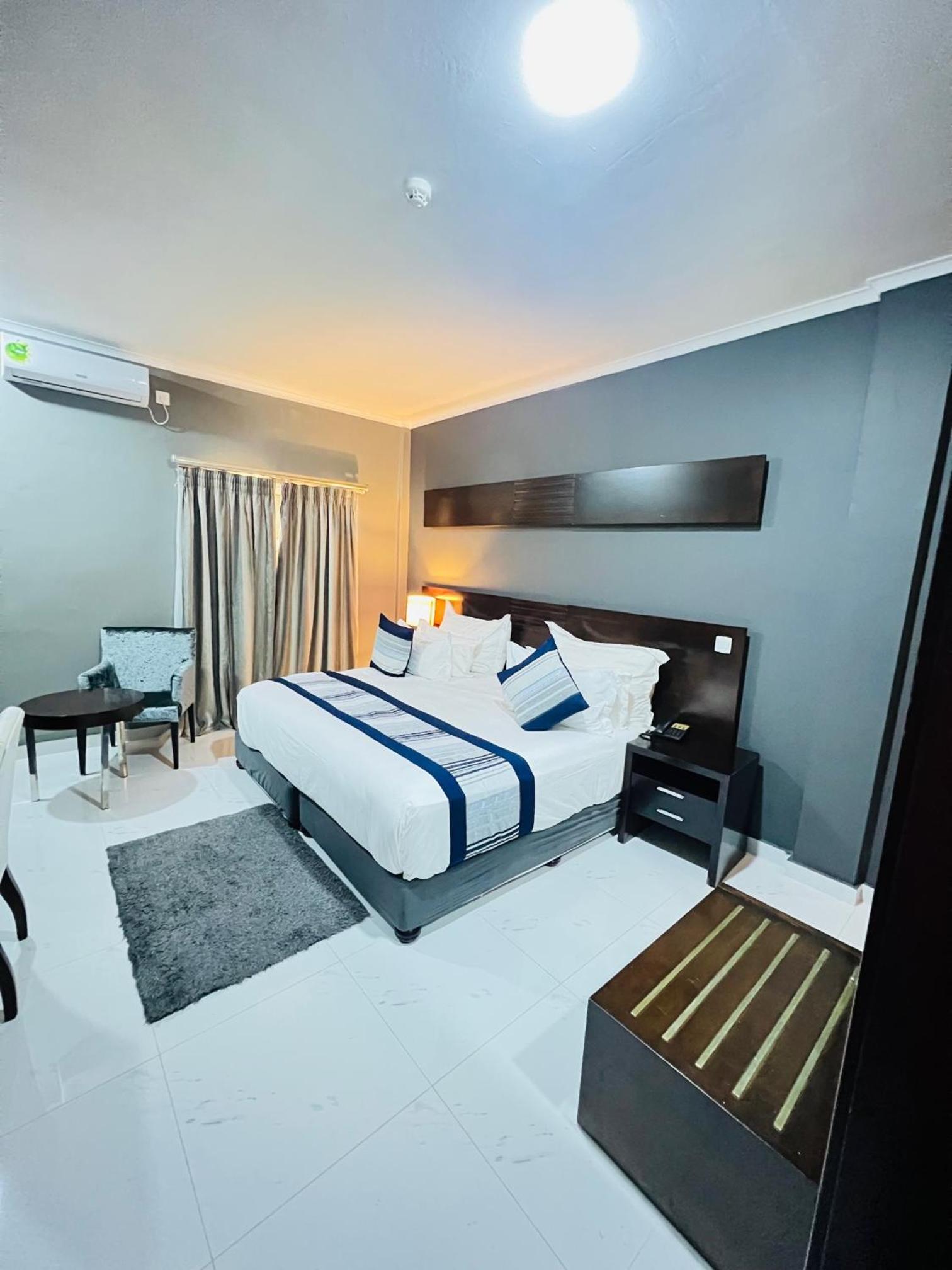 Deluxe Suite photo 3