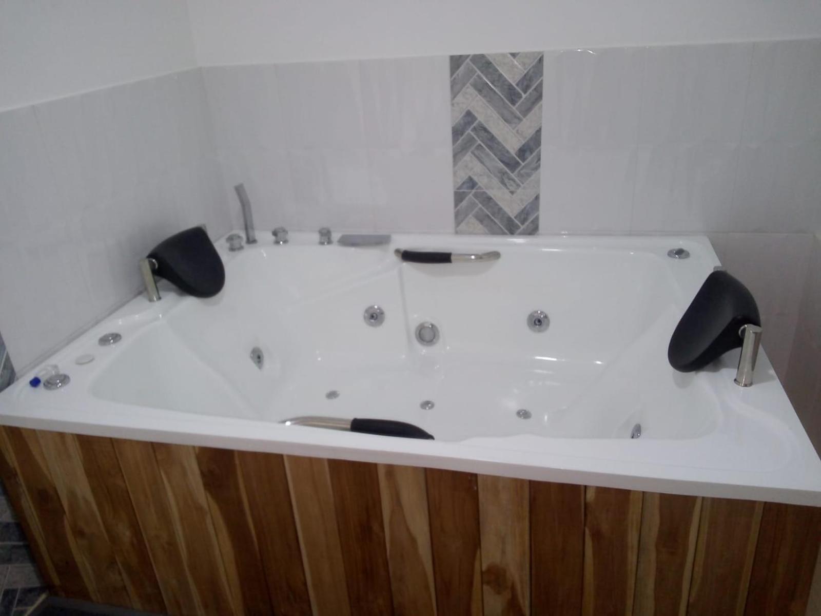 Studio with Spa Bath photo 3