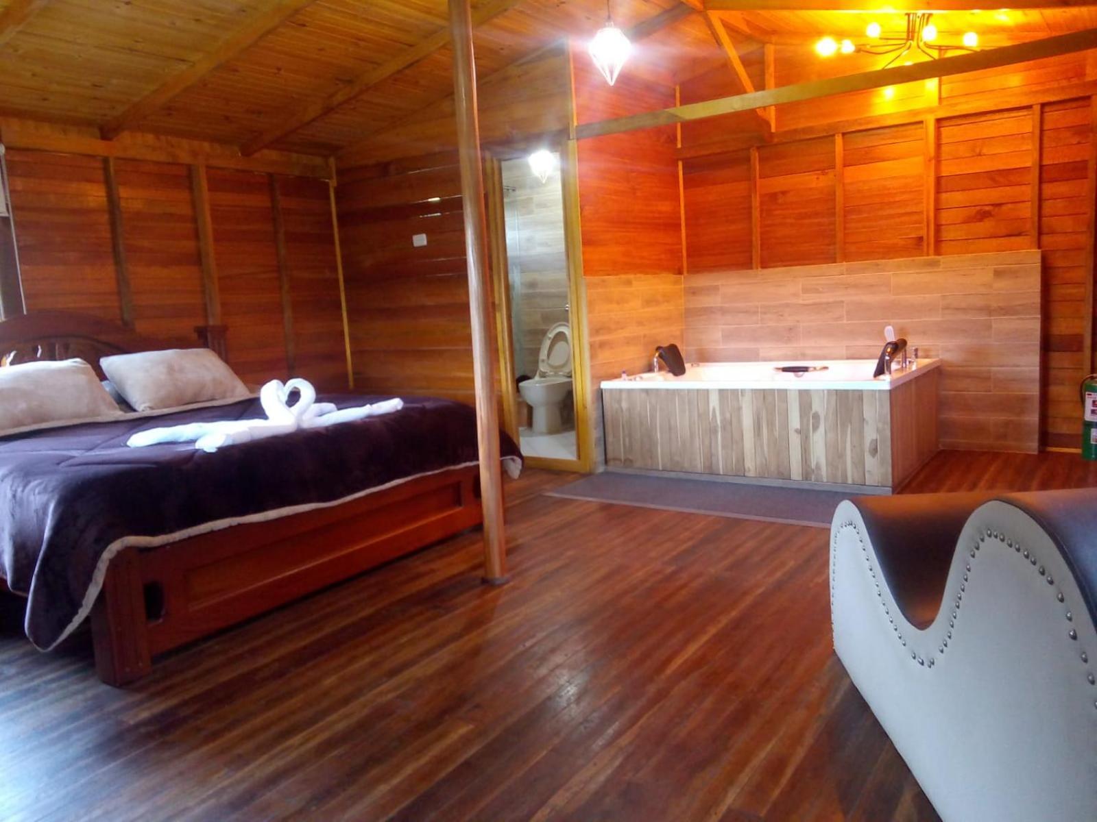 Deluxe Double Room with Bath photo 3