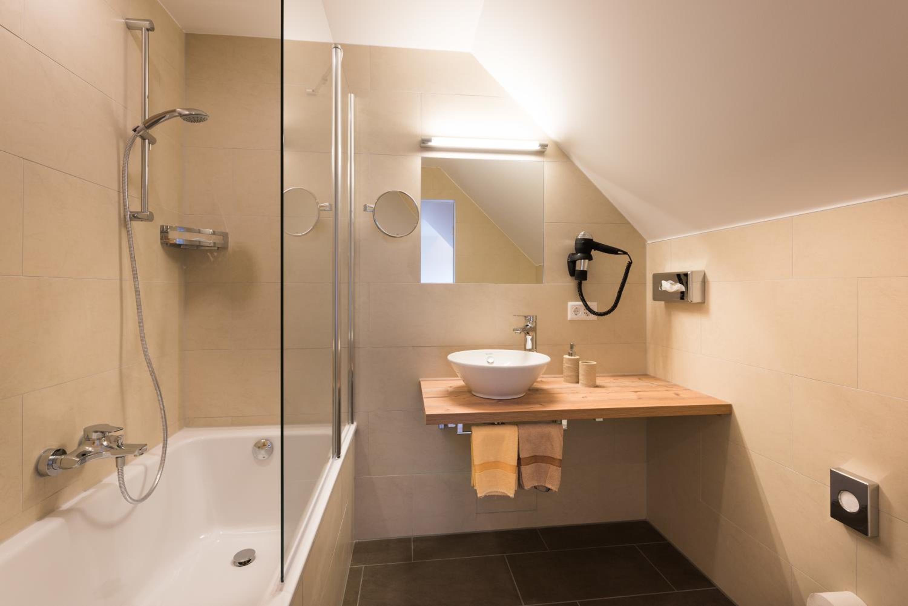 Double or Twin Room - Photo 10