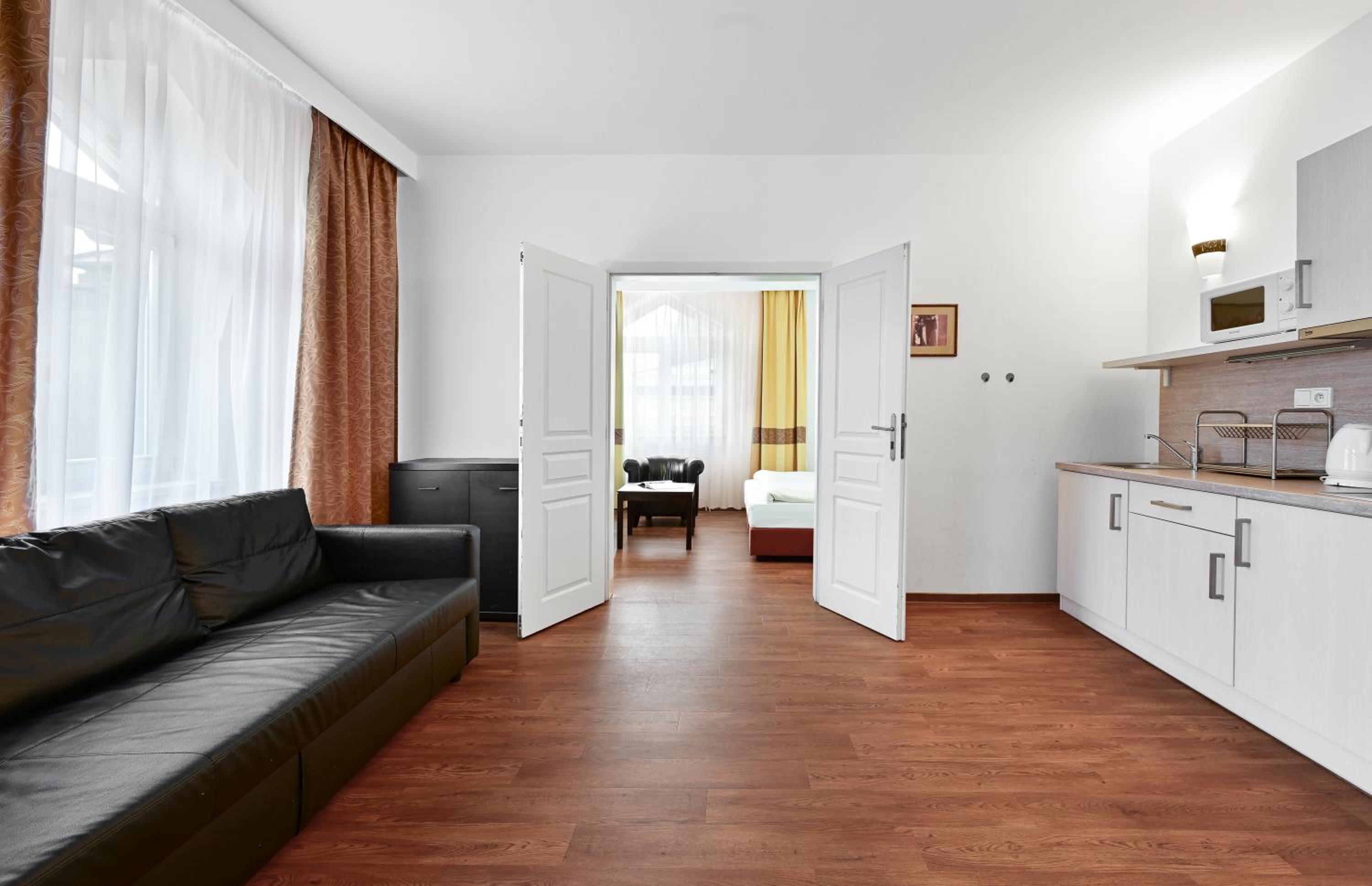 Apartment with Colonnade View  - Photo 3