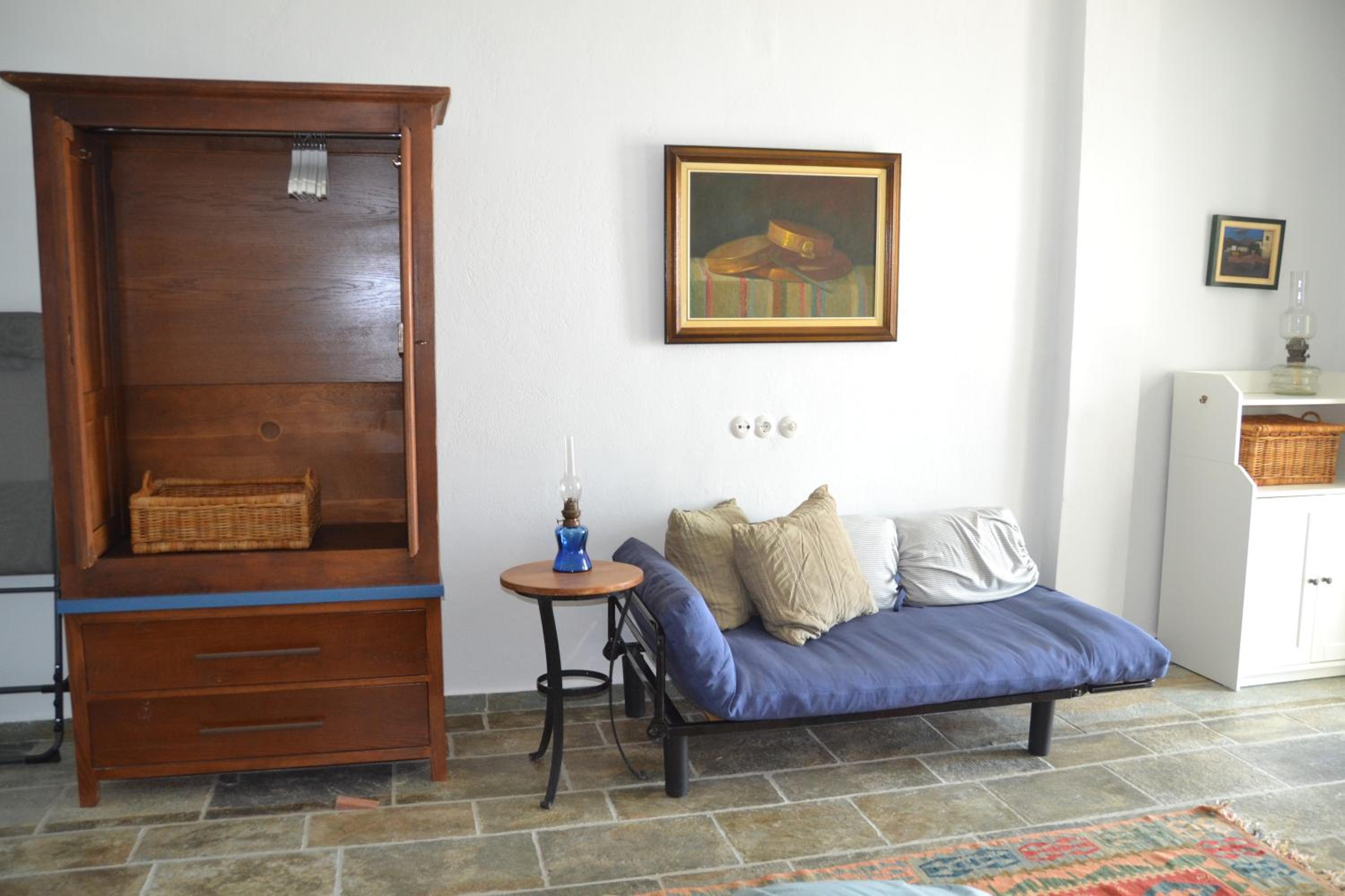 One-Bedroom Apartment photo 1