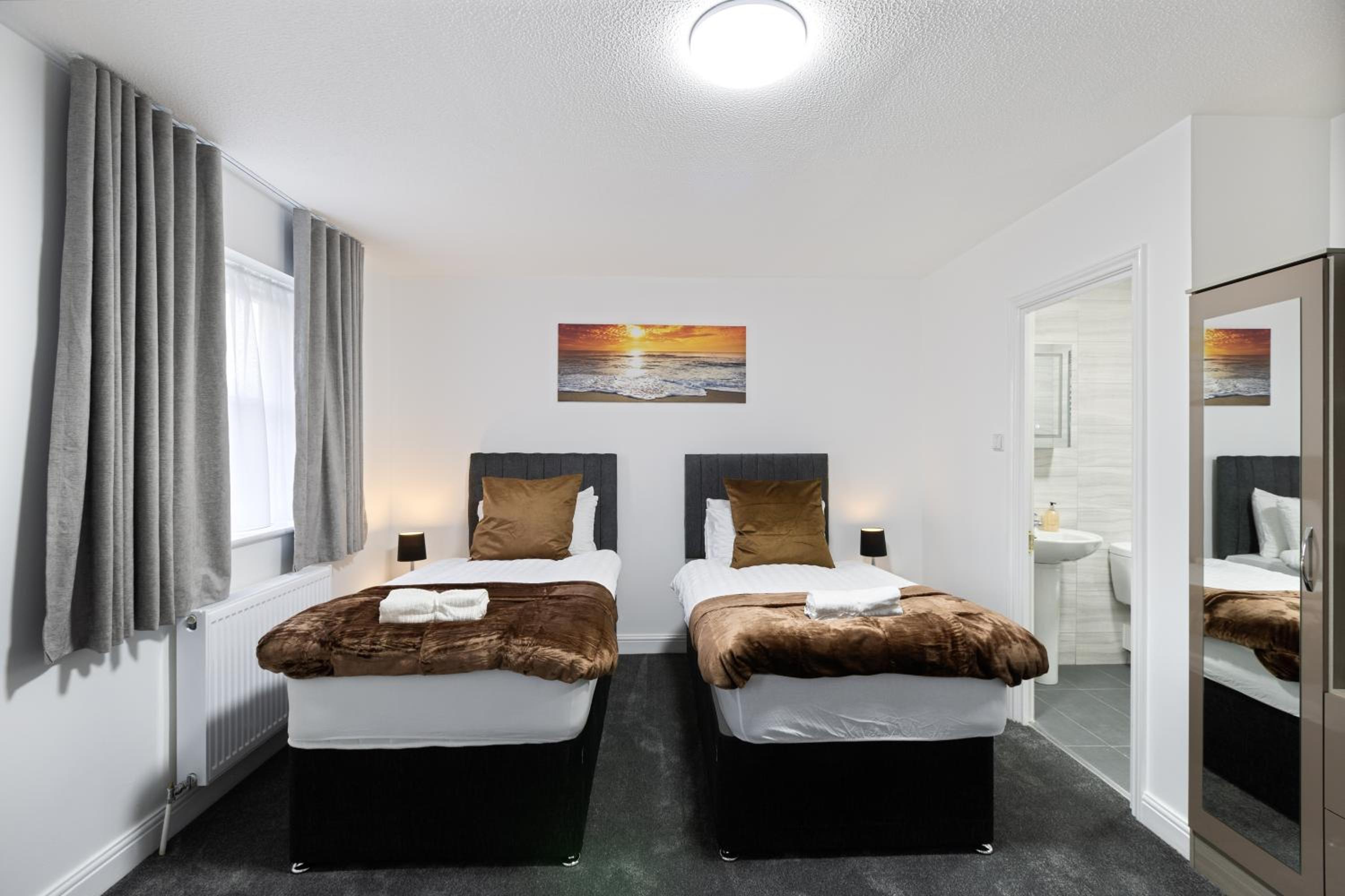 Three-Bedroom Apartment photo 1