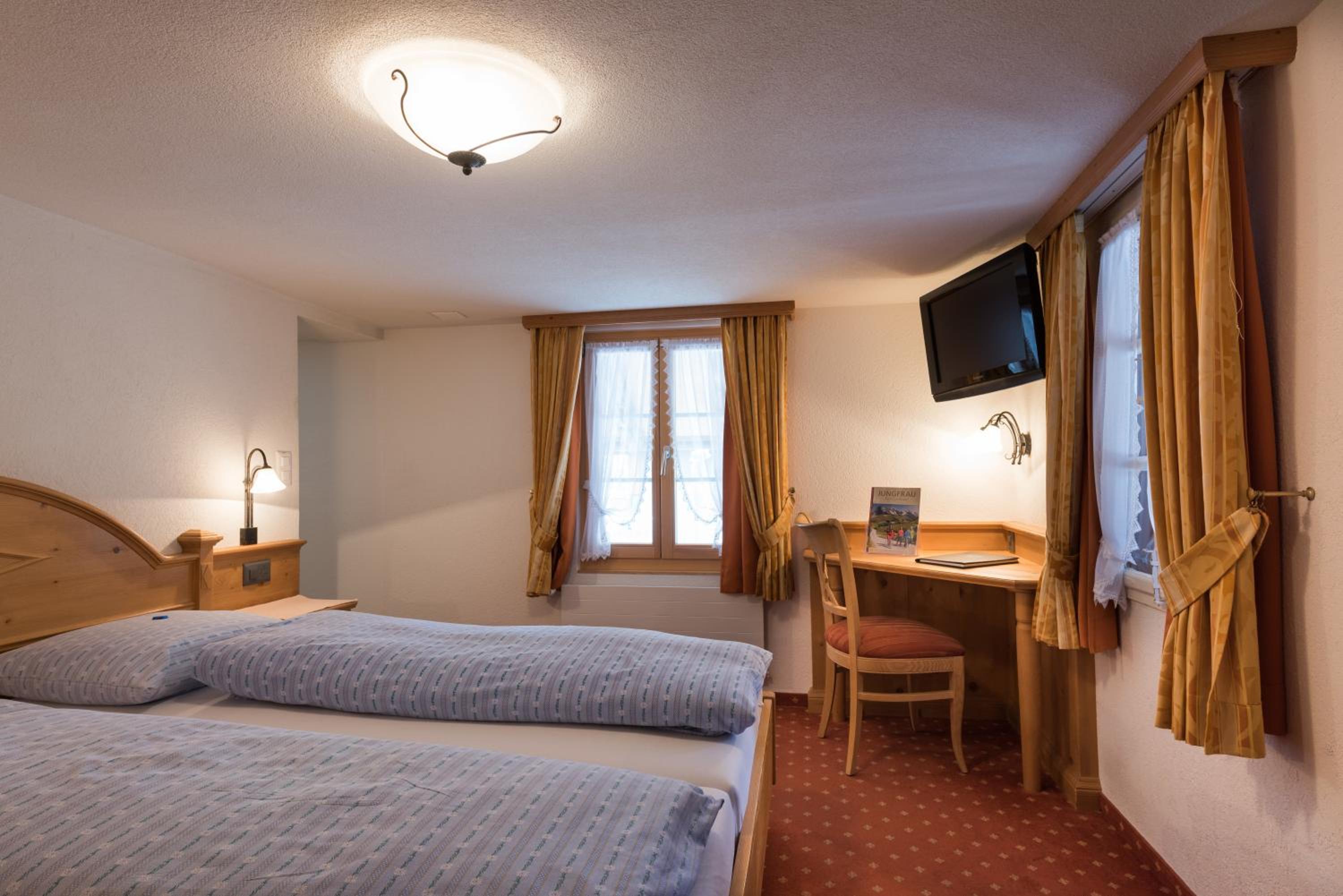 Double Room with two Extra Beds photo 3