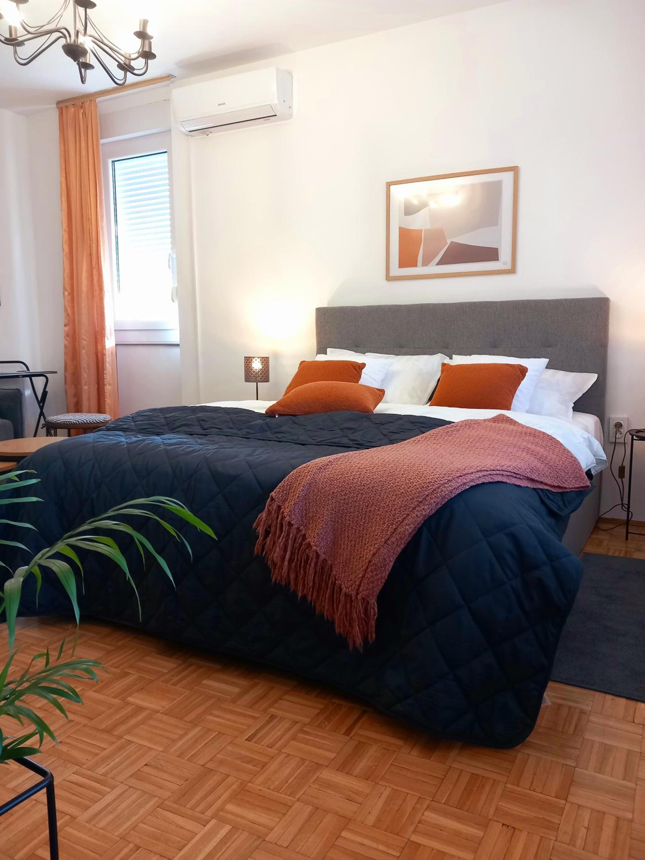 King Studio With Sofa Bed
