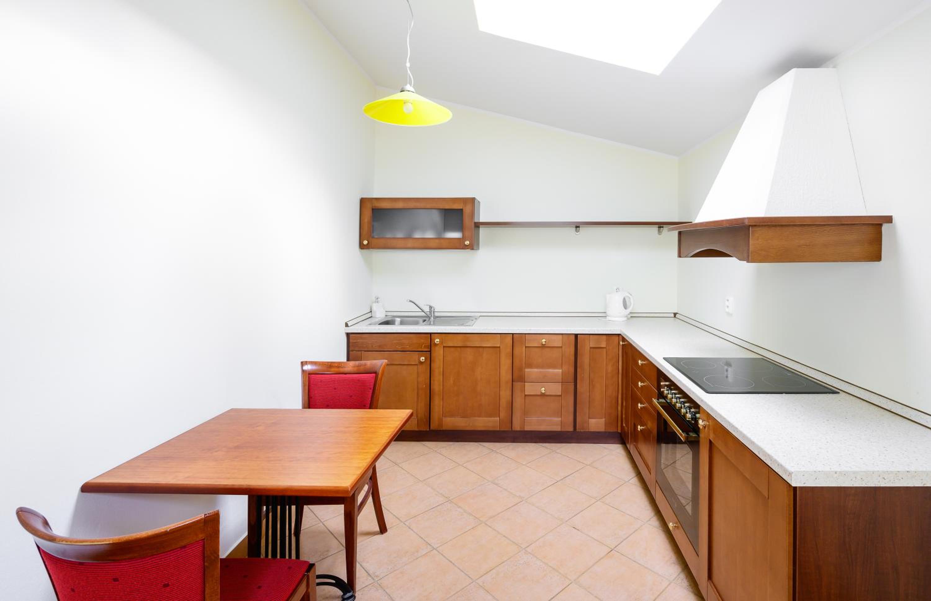 Apartment with Terrace - Photo 4